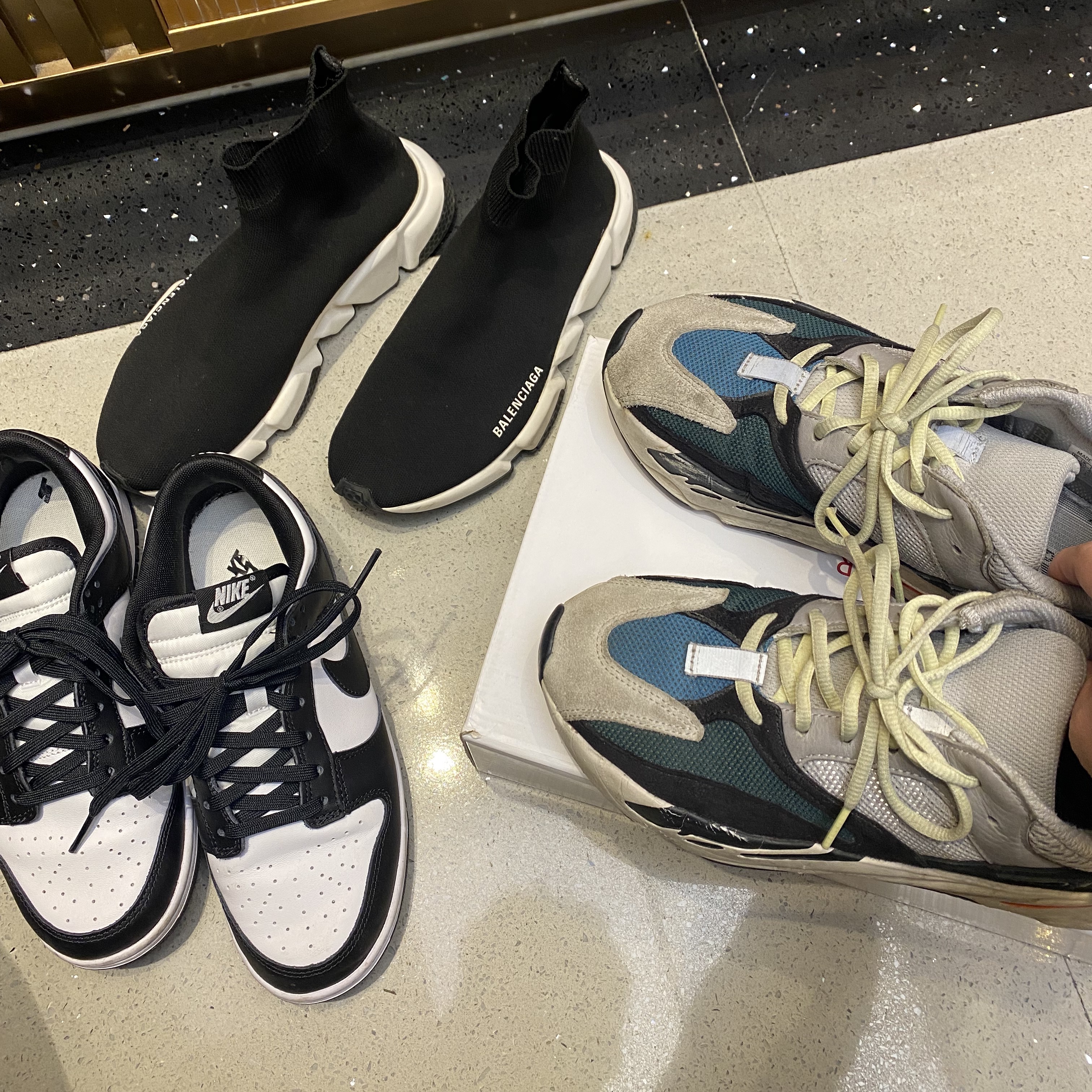 Adidas Yeezy Boost 700 Wave Runner Solid Grey 2017/2019, Nike Dunk Low Retro Black 착용 스타일