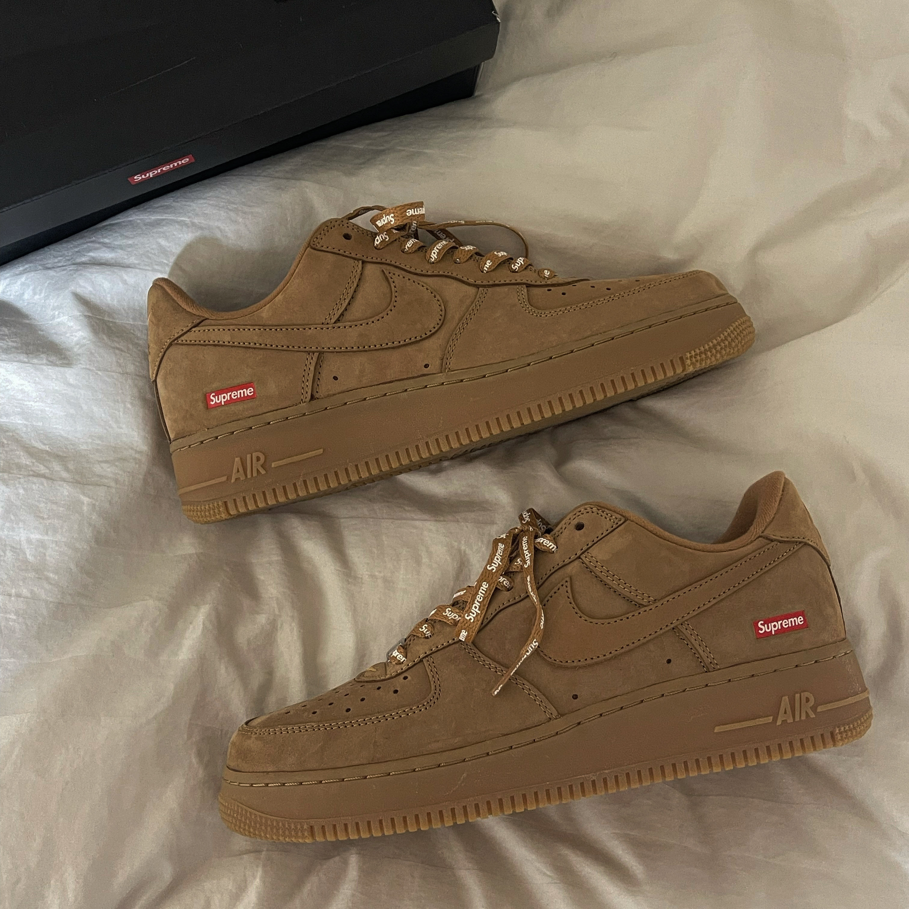 Nike x Supreme Air Force 1 Low Flax 착용 스타일