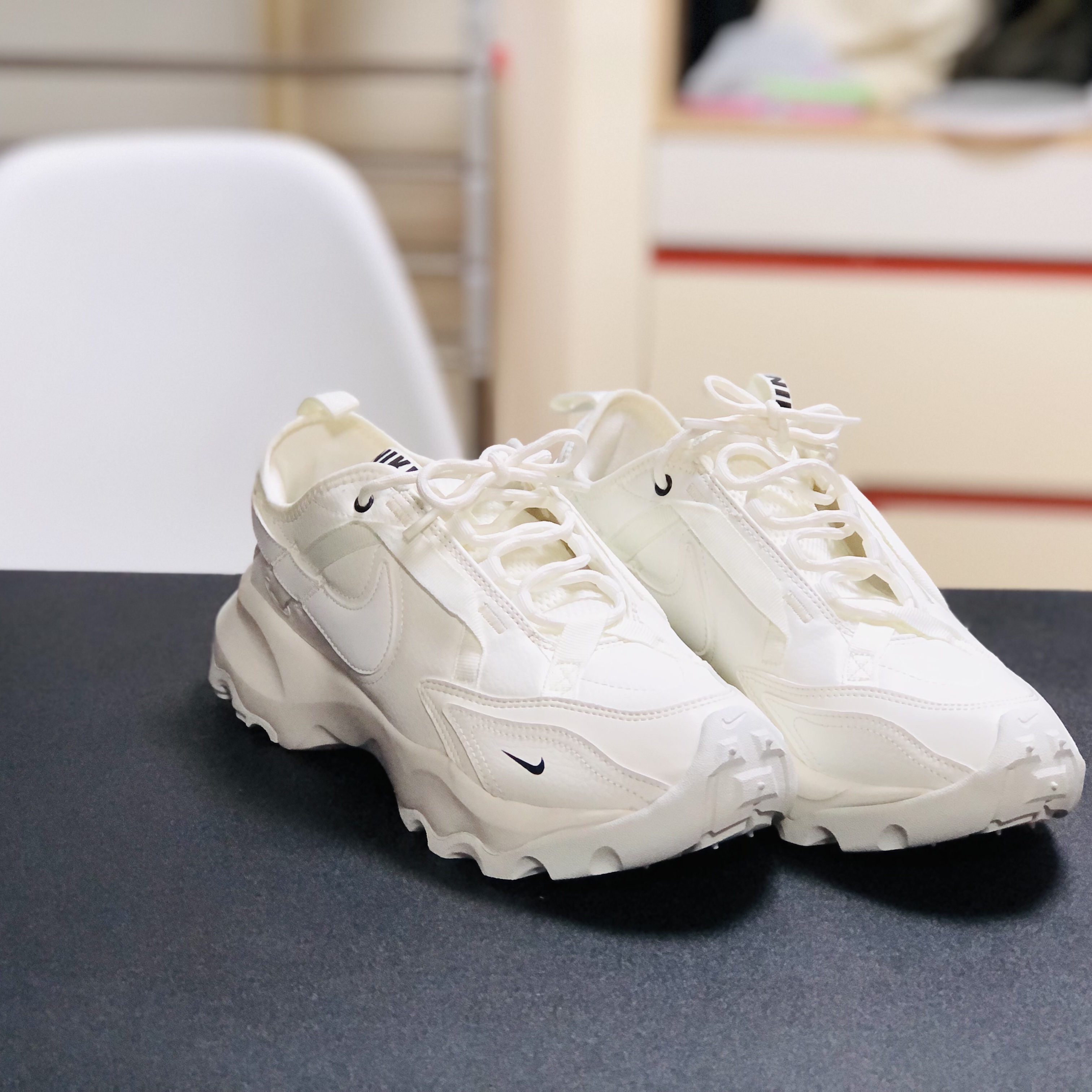 (W) Nike TC 7900 Summit White 착용 스타일 - 2