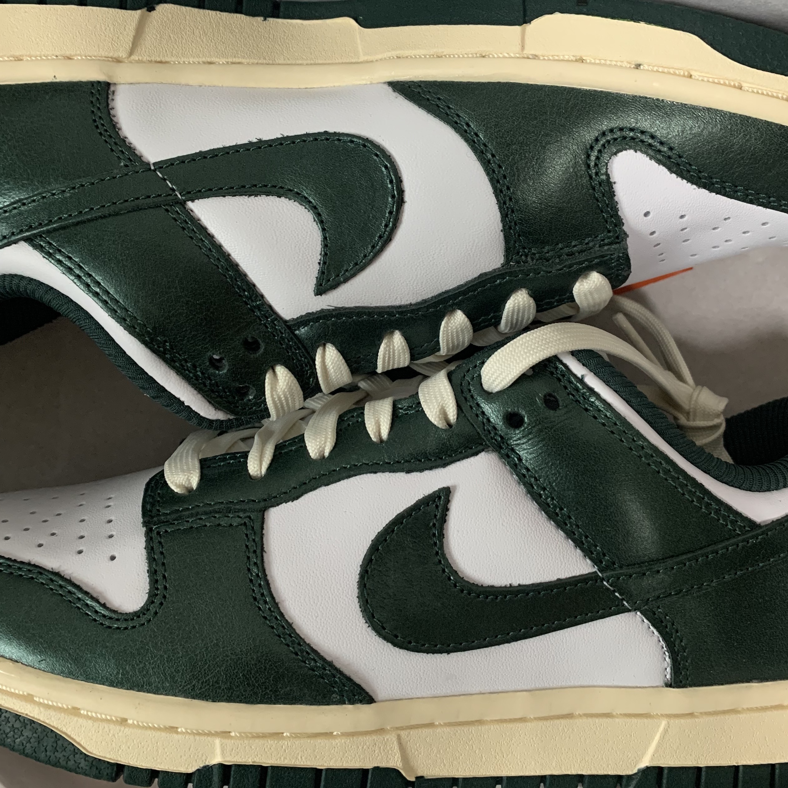 (W) Nike Dunk Low Vintage Green 착용 스타일