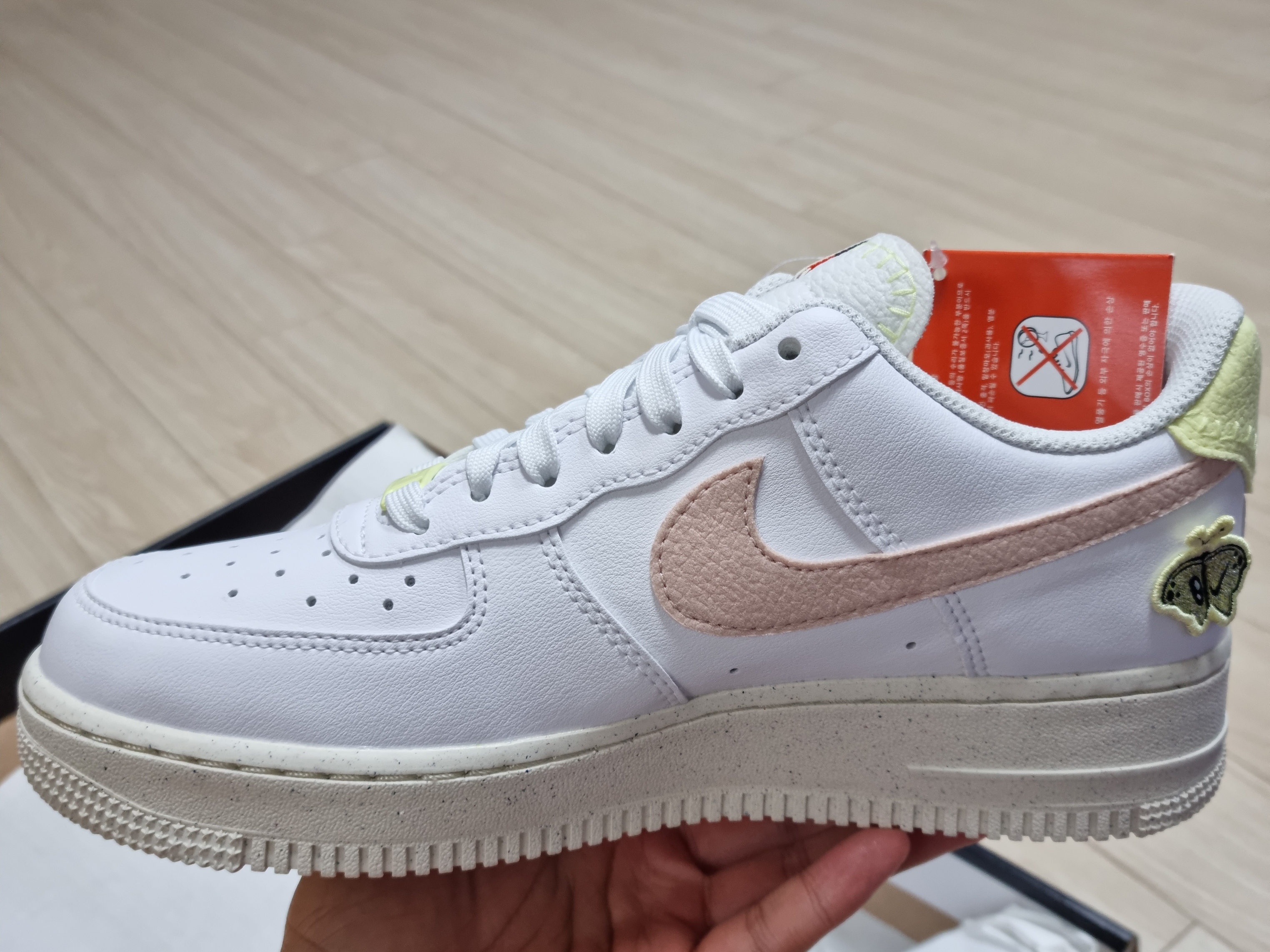 (W) Nike Air Force 1 '07 SE Next Nature White Pink Oxford 착용 스타일 - 3