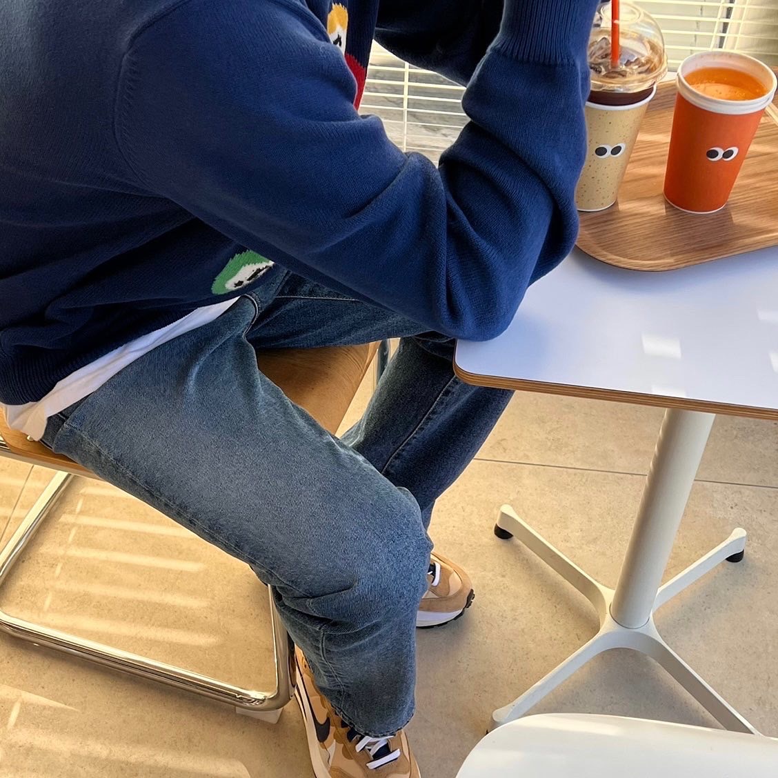 Stussy Billiard Sweater Navy, Nike x Sacai VaporWaffle Sesame and Blue Void 착용 스타일