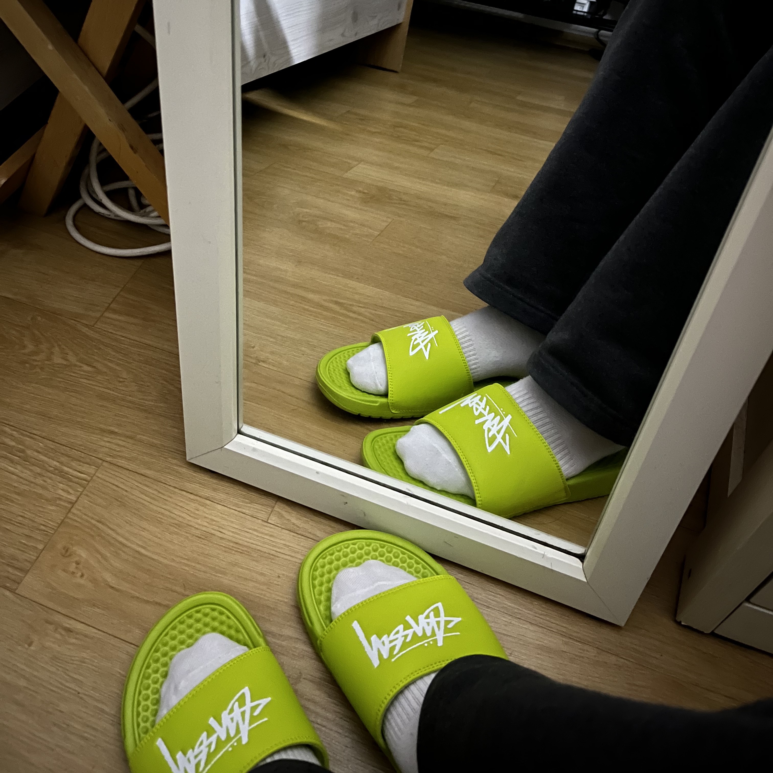 Nike x Stussy Benassi Slide Volt 착용 스타일