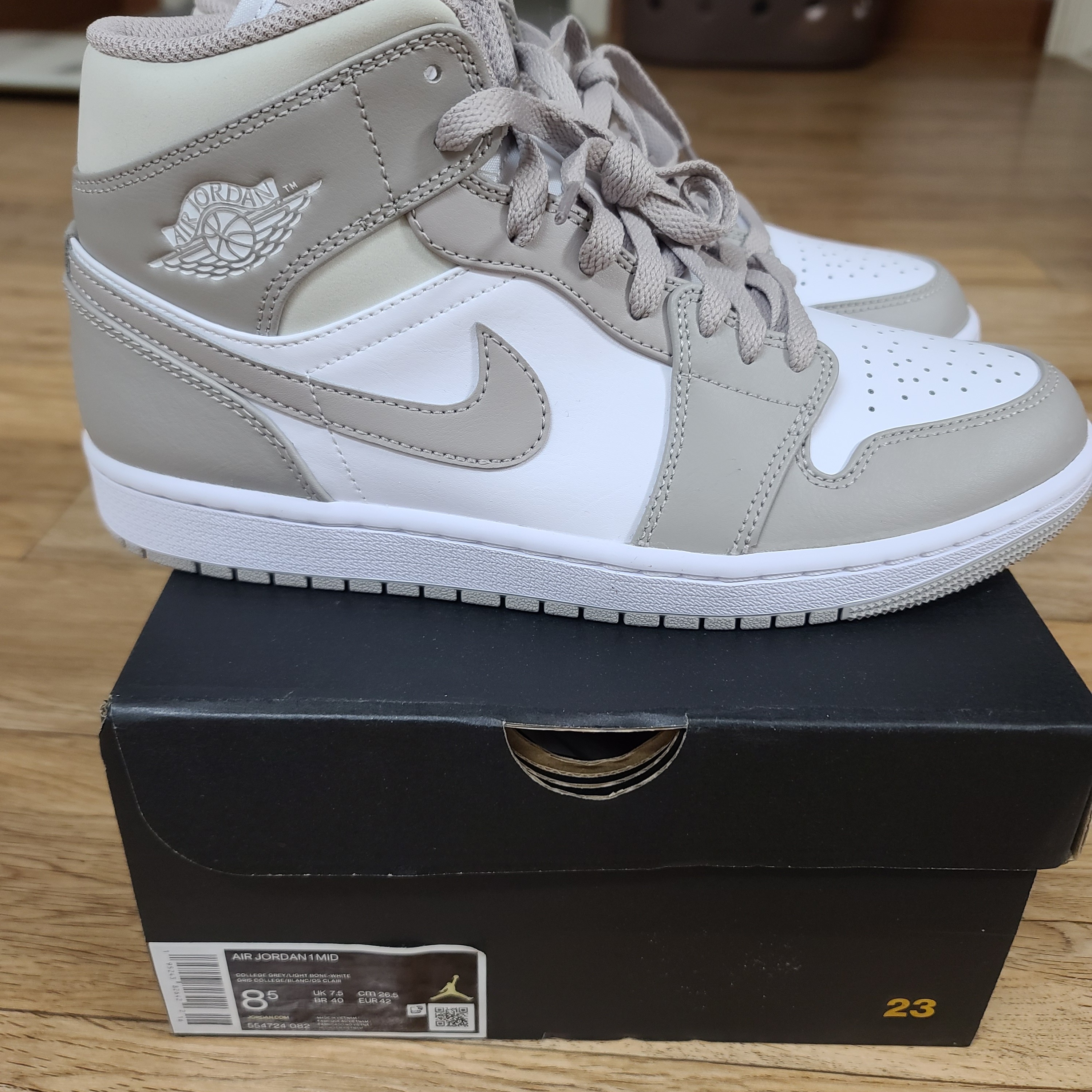 Jordan 1 Mid College Grey 착용 스타일 - 2