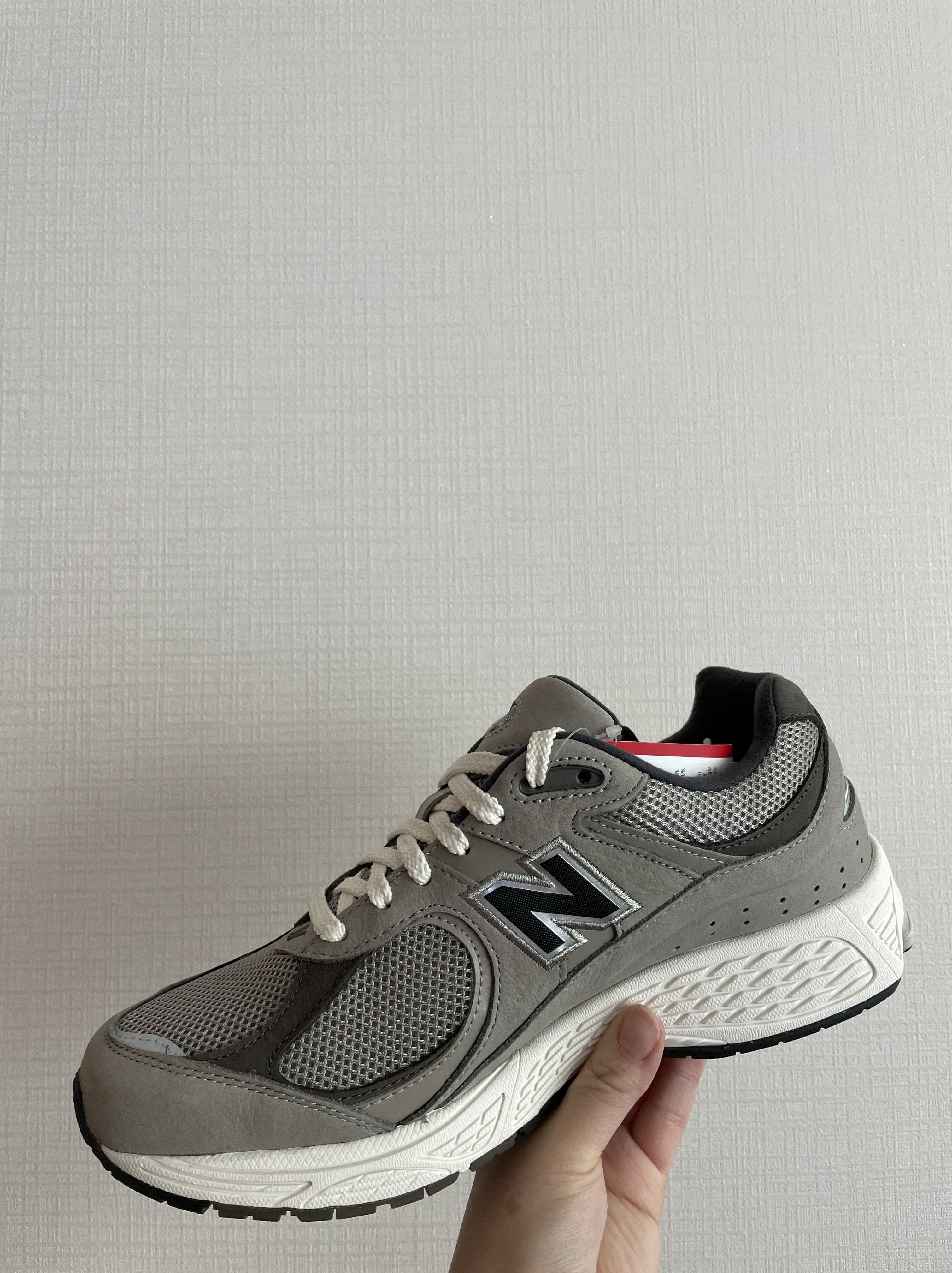 New Balance 2002 Warm Alpaca 착용 스타일 - 3