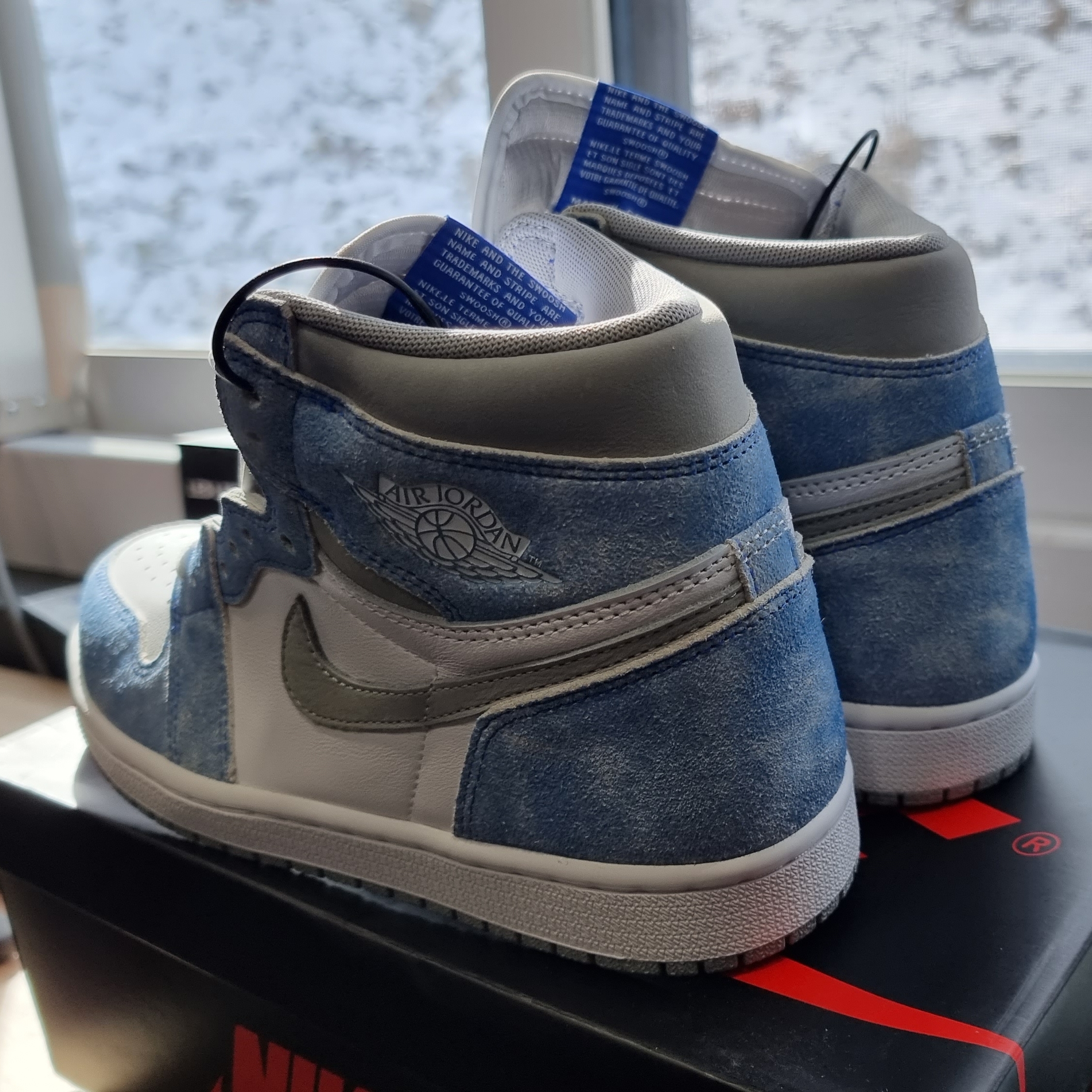 Jordan 1 Retro High OG Hyper Royal 착용 스타일 - 2