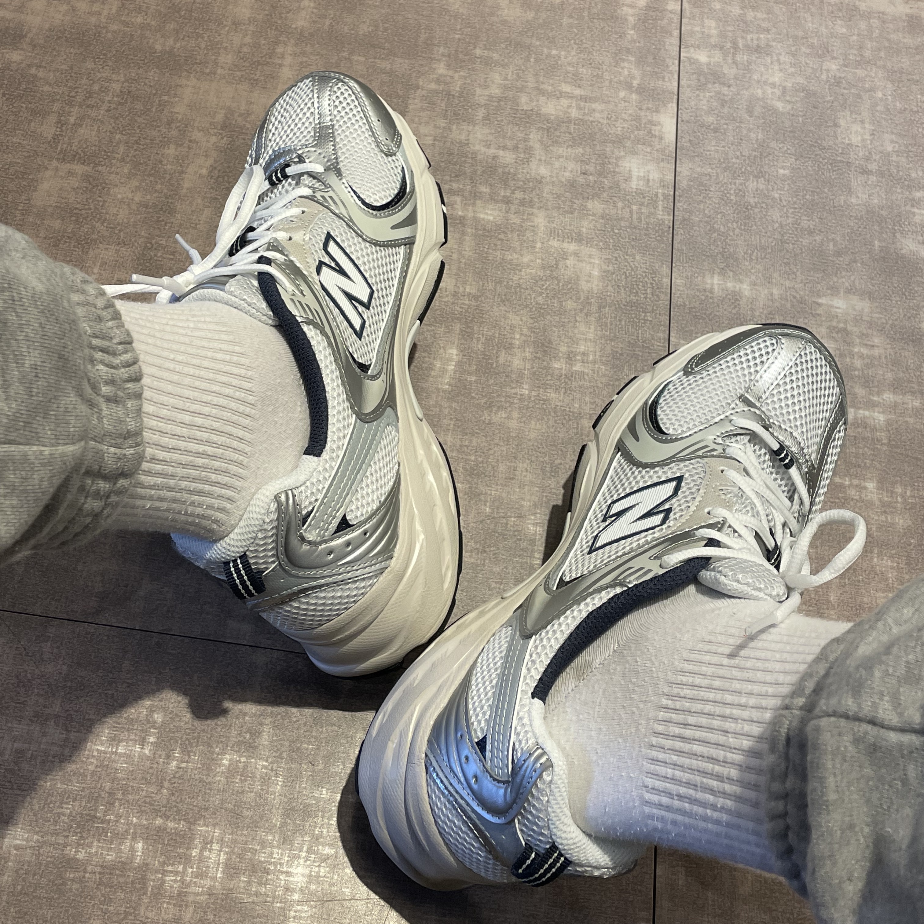 New Balance 530 Steel Grey 착용 스타일
