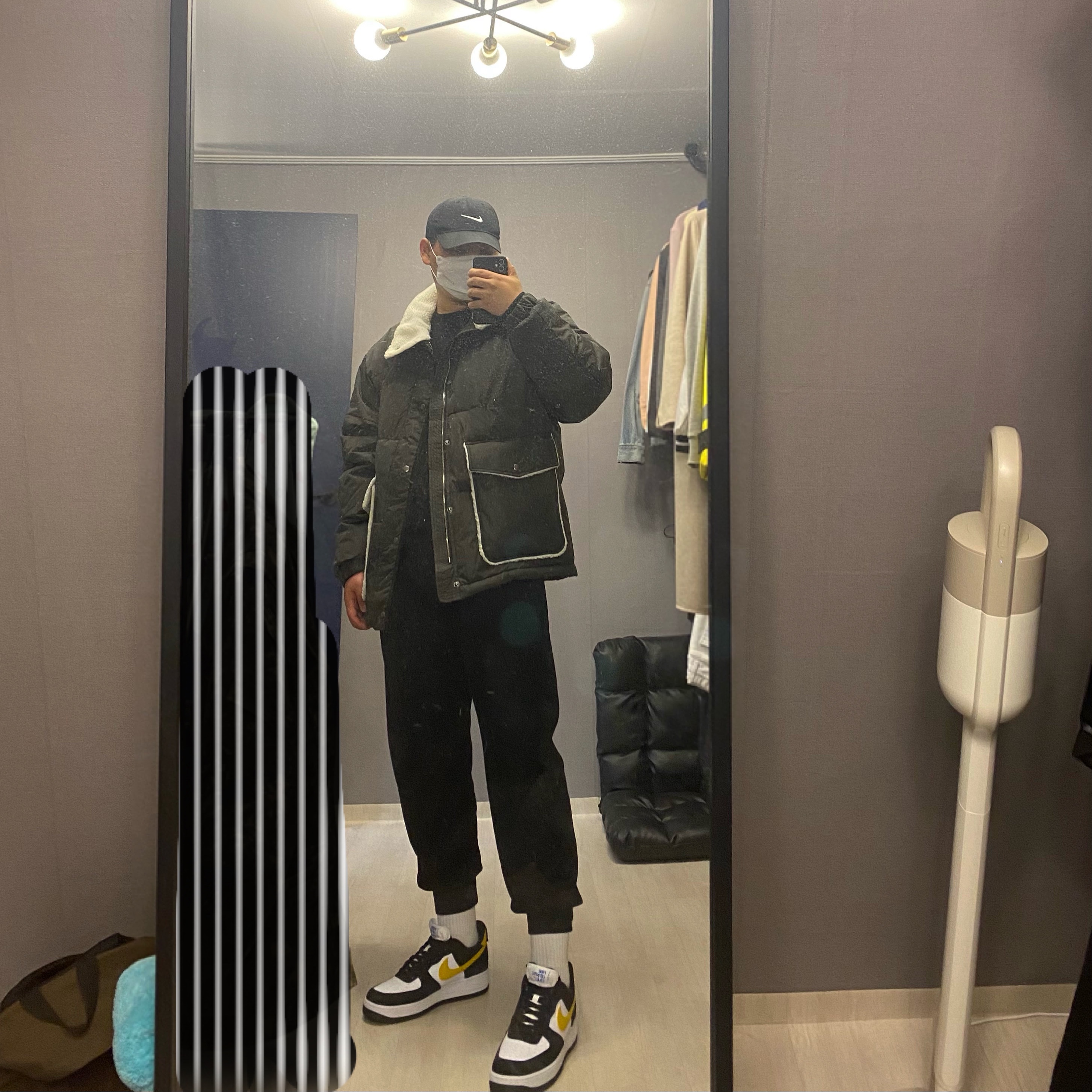 Nike Air Force 1 '07 LV8 Athletic Club Black Dark Sulfur 착용 스타일