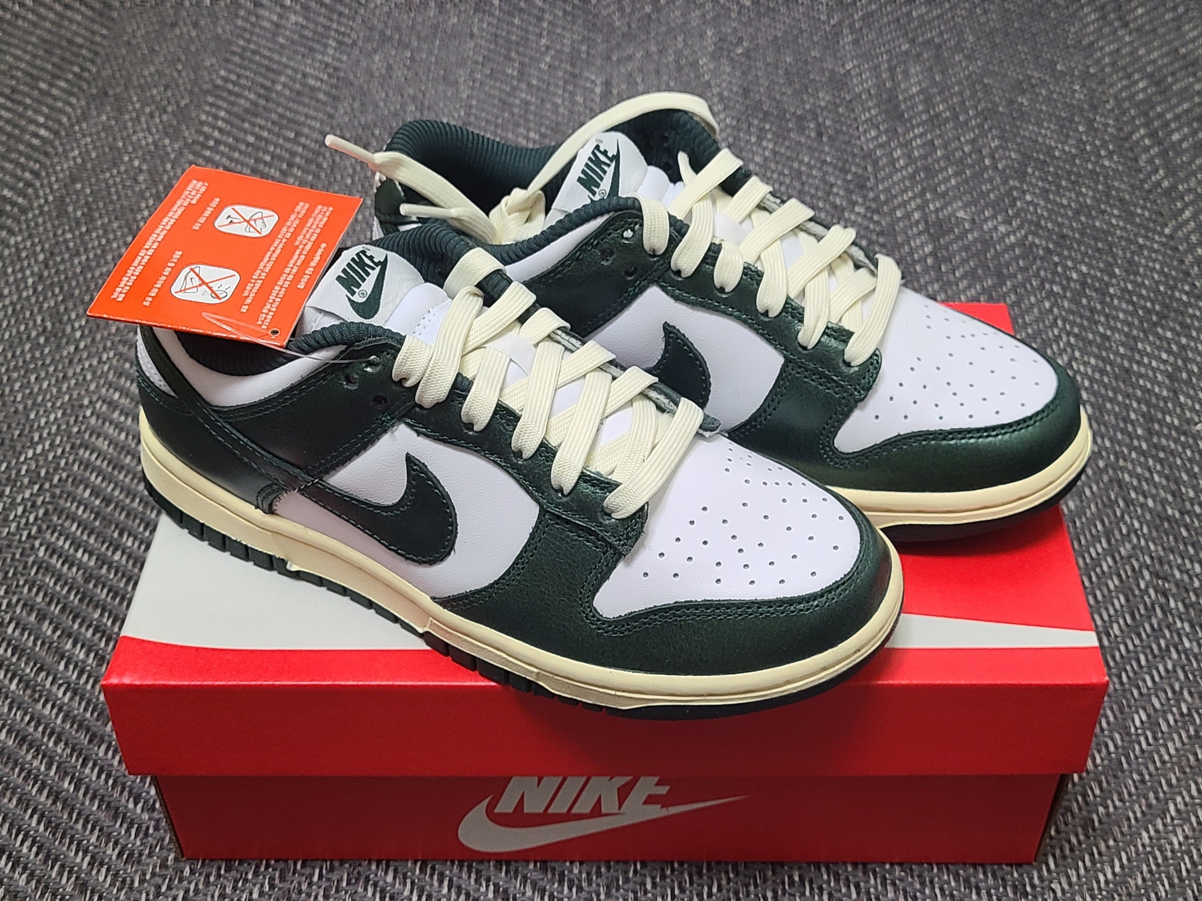 (W) Nike Dunk Low Vintage Green 착용 스타일