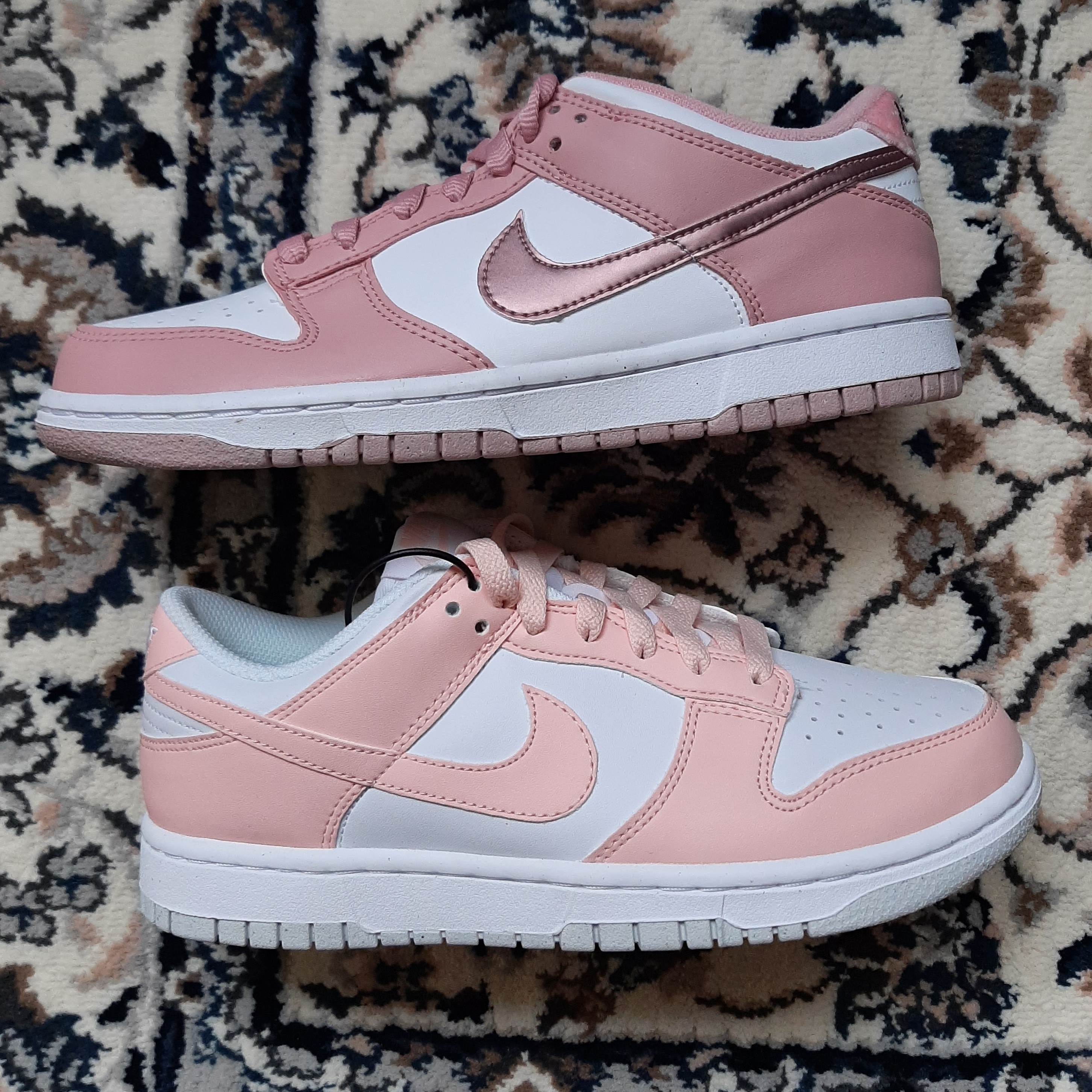 (GS) Nike Dunk Low Pink Velvet, (W) Nike Dunk Low Next Nature Pale Coral 착용 스타일 - 1