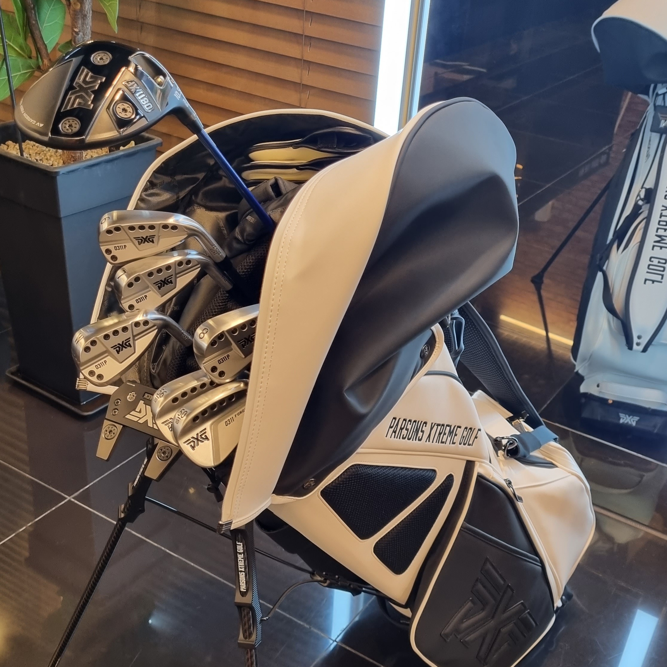Jordan 1 Low Golf Wolf Grey 착용 스타일 - 3
