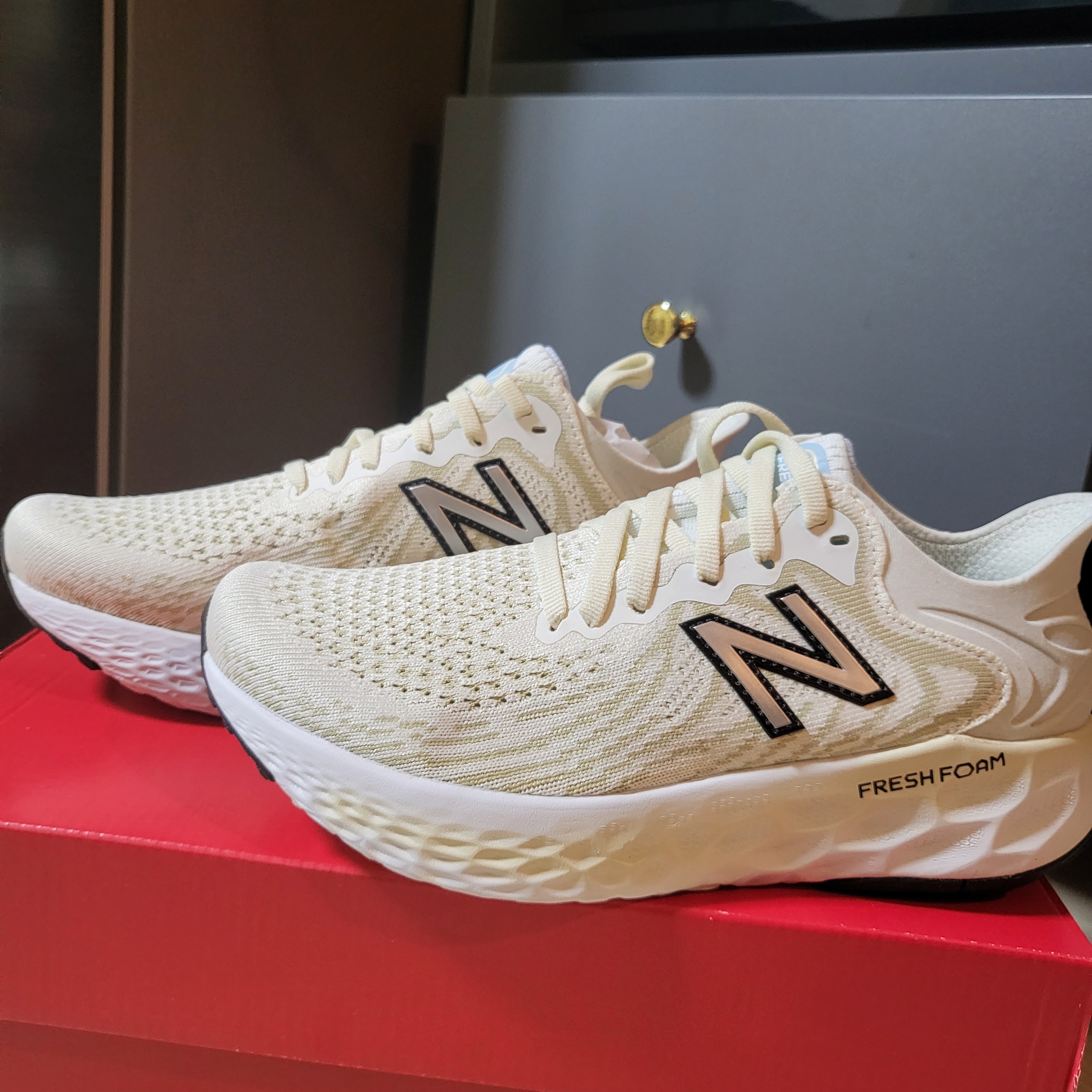 (W) New Balance x Naked 1080v11 Sea Salt 착용 스타일