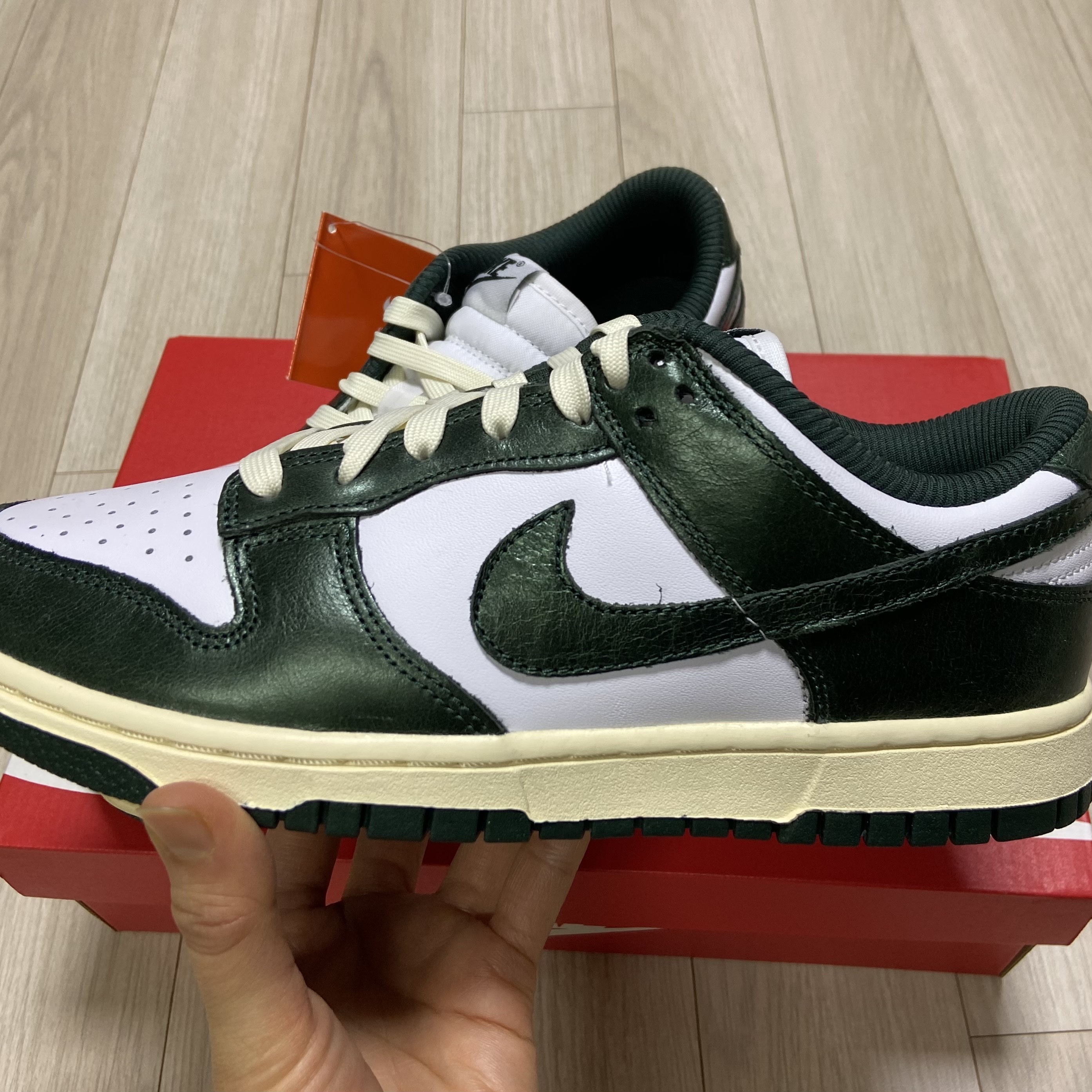 (W) Nike Dunk Low Vintage Green 착용 스타일