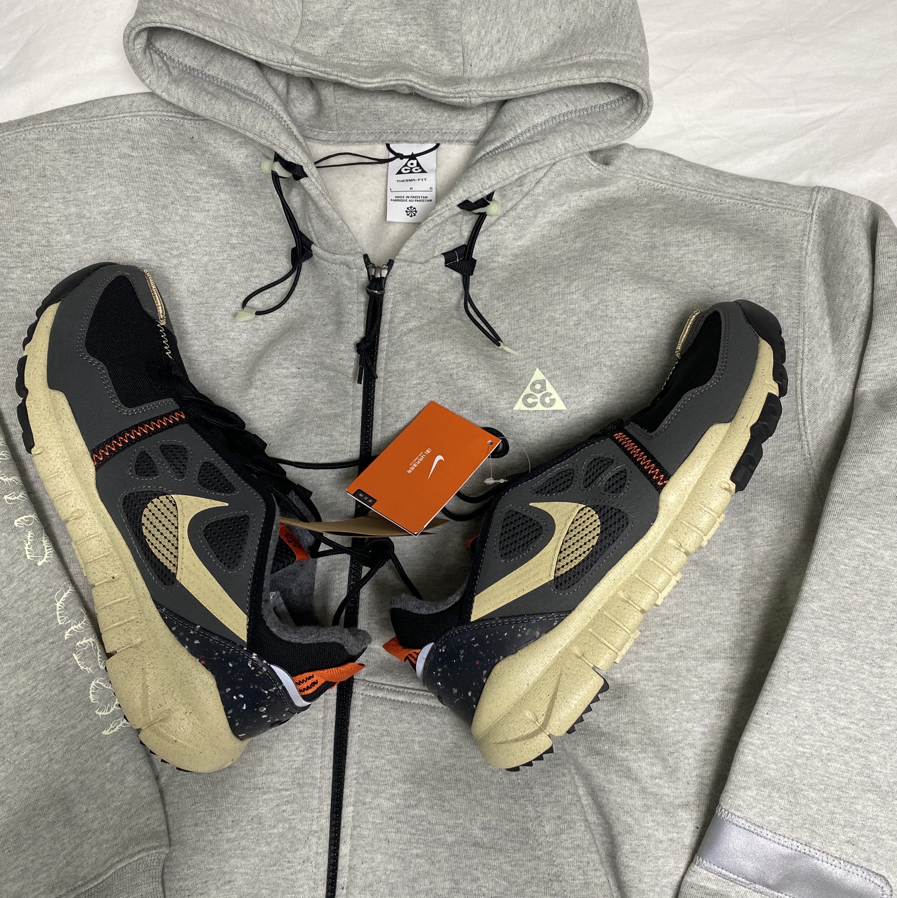 Nike Free Terra Vista Black and Canvas, Nike ACG Therma-Fit Fleece Full Zip Hoodie Airora Grey Heather - Asia 착용 스타일 - 1