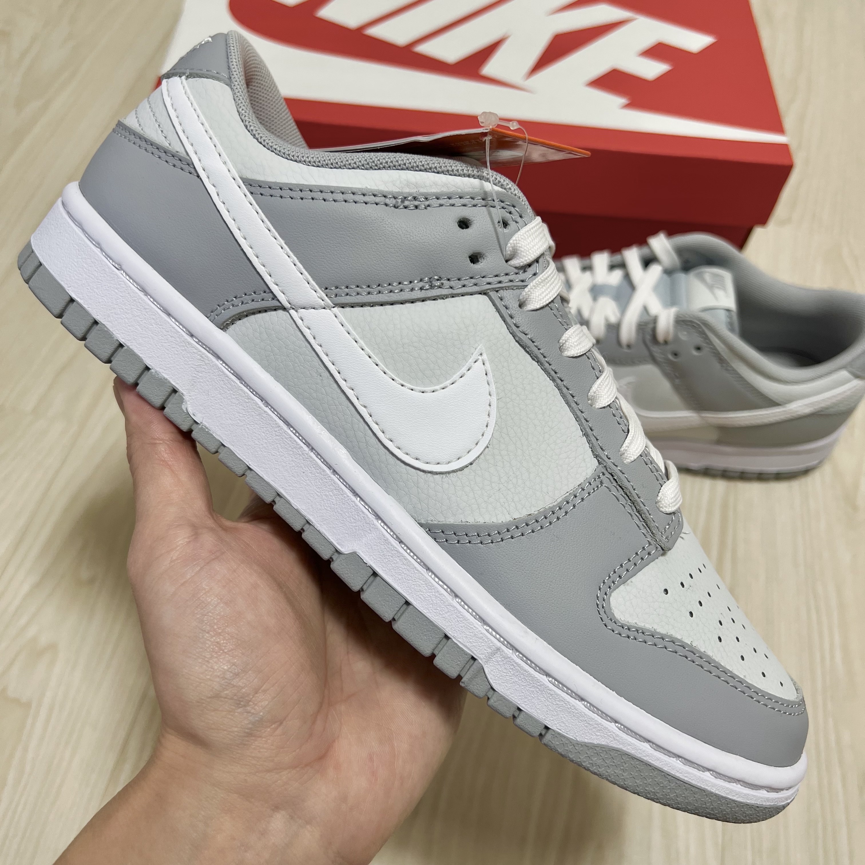 Nike Dunk Low Retro Wolf Grey 착용 스타일 - 2