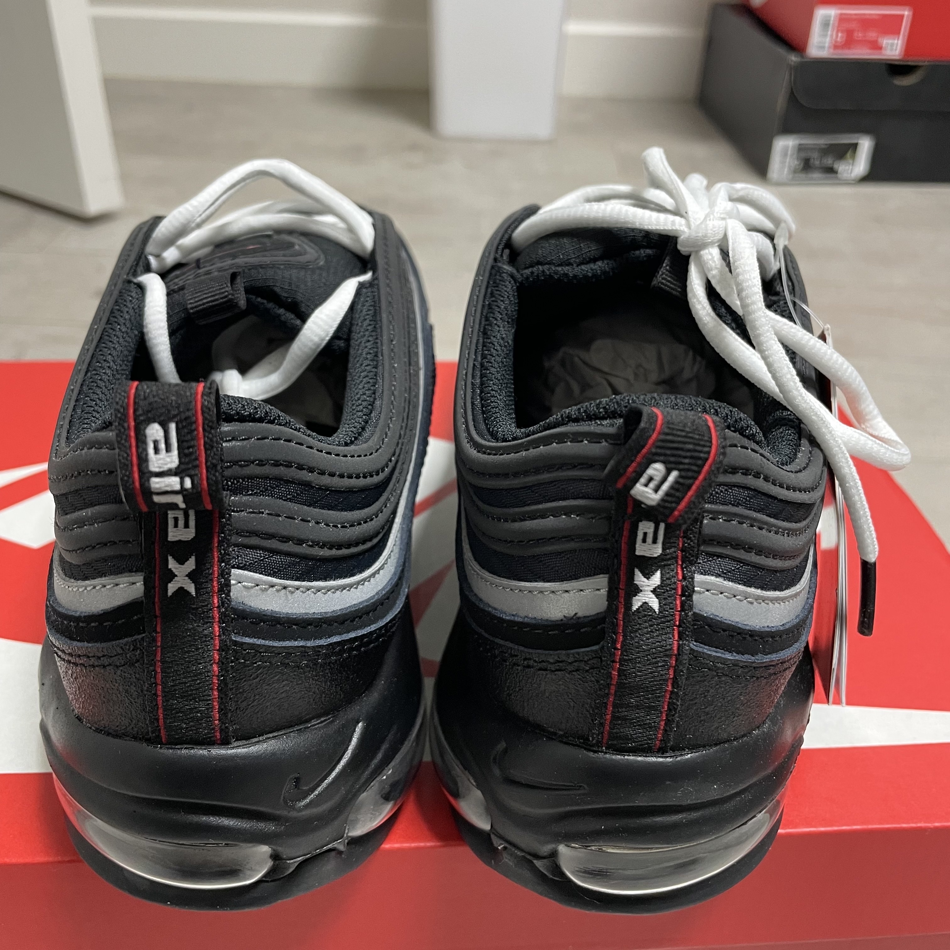 Nike Air Max 97 Black Sport Red 착용 스타일 - 2