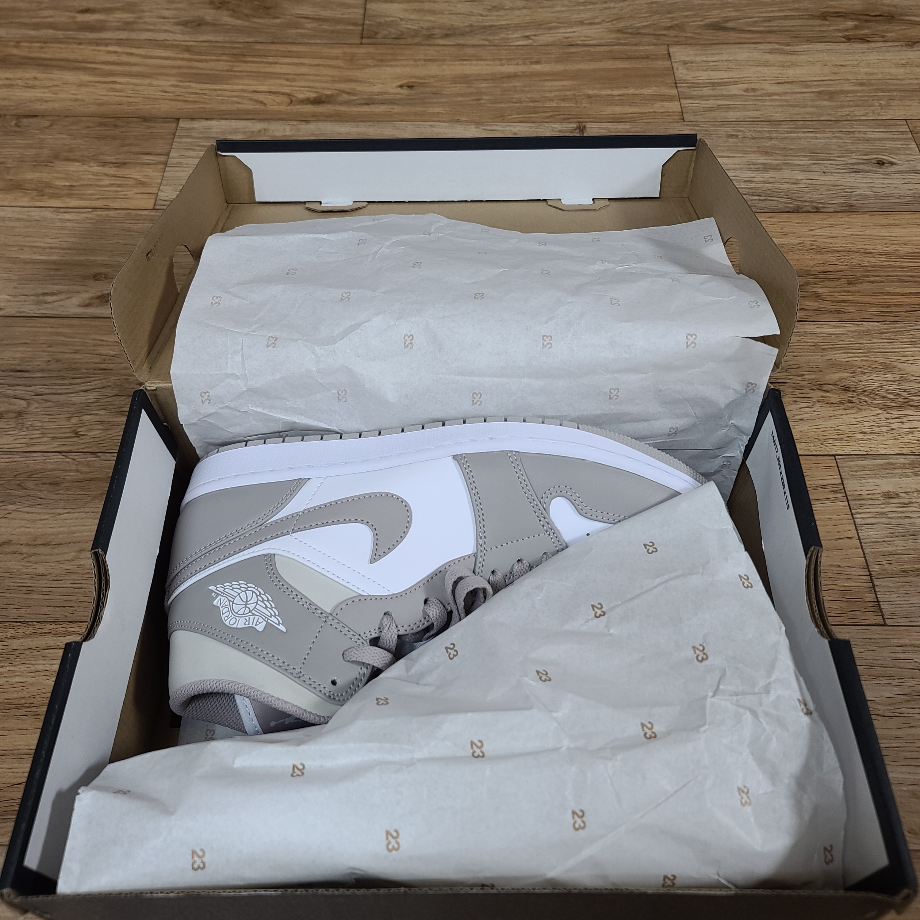 Jordan 1 Mid College Grey 착용 스타일 - 1