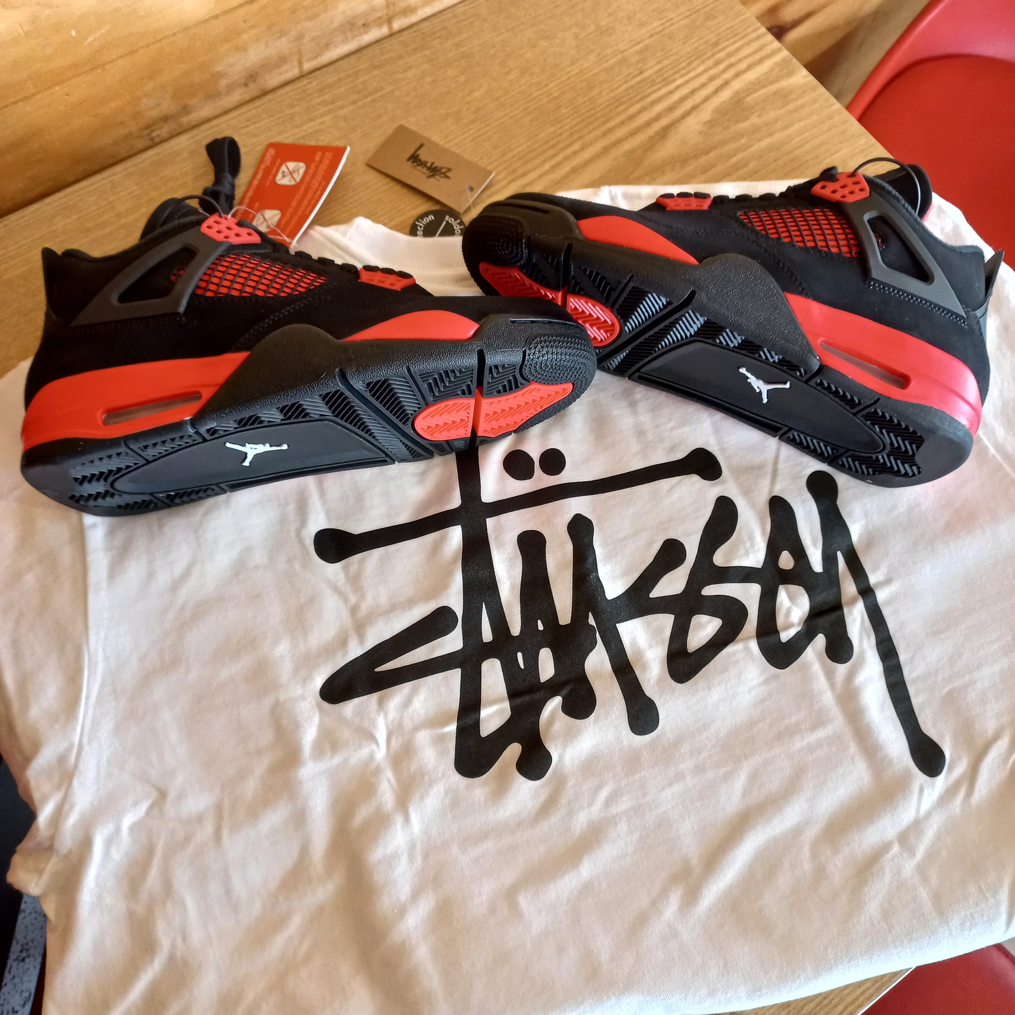 Jordan 4 Retro Crimson 착용 스타일