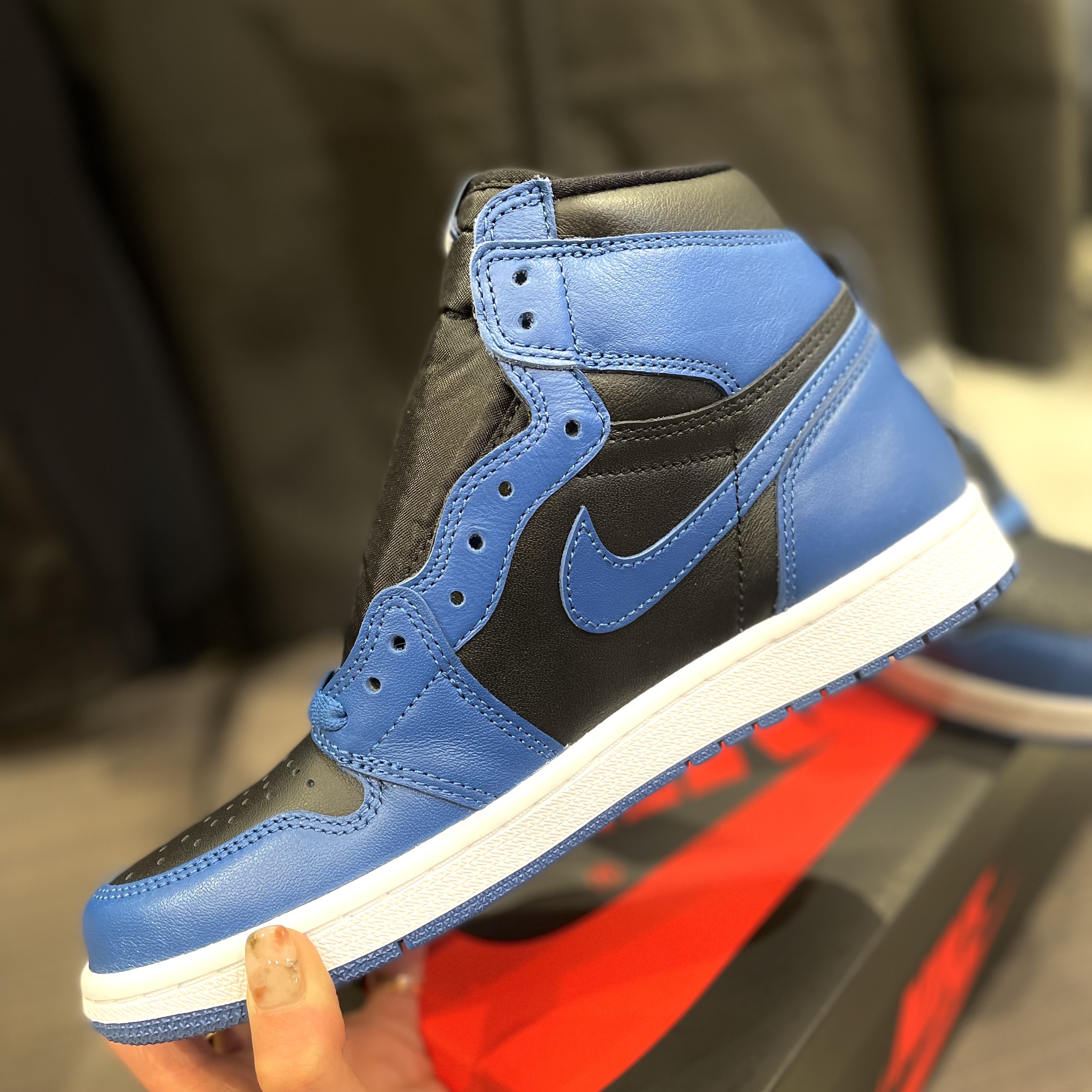 Jordan 1 Retro High OG Dark Marina Blue 착용 스타일 - 2