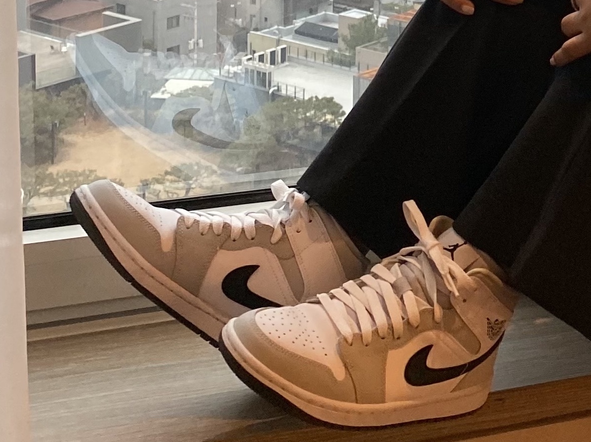 (W) Jordan 1 Mid Grey Fog 착용 스타일 - 2