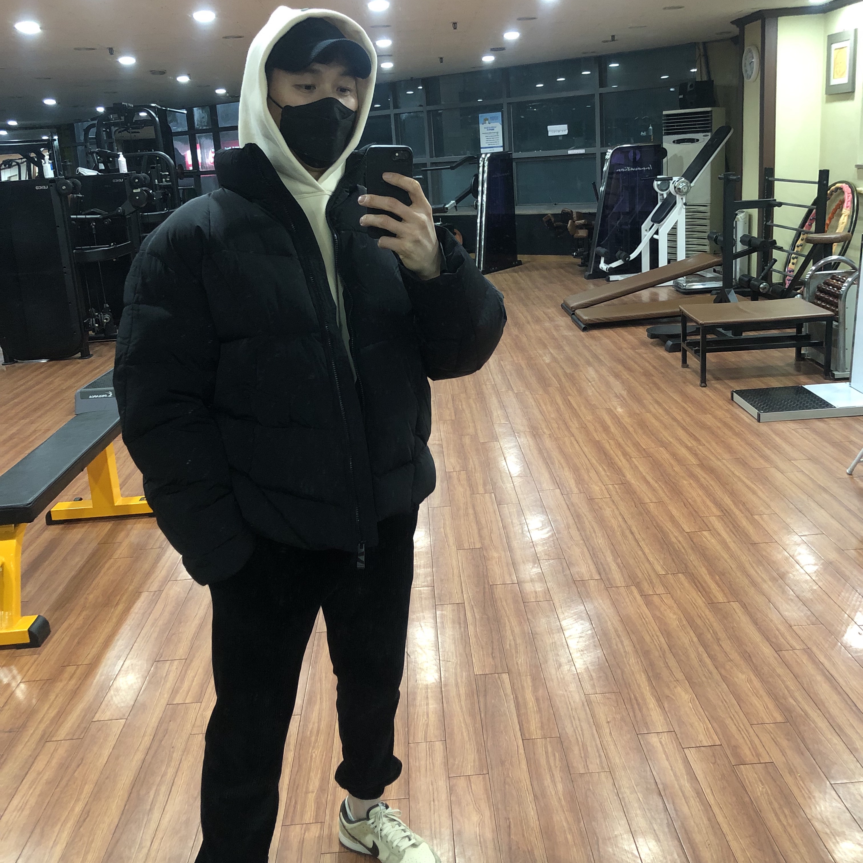 Zara x Ader Error Puffer Jacket Black 착용 스타일 - 1