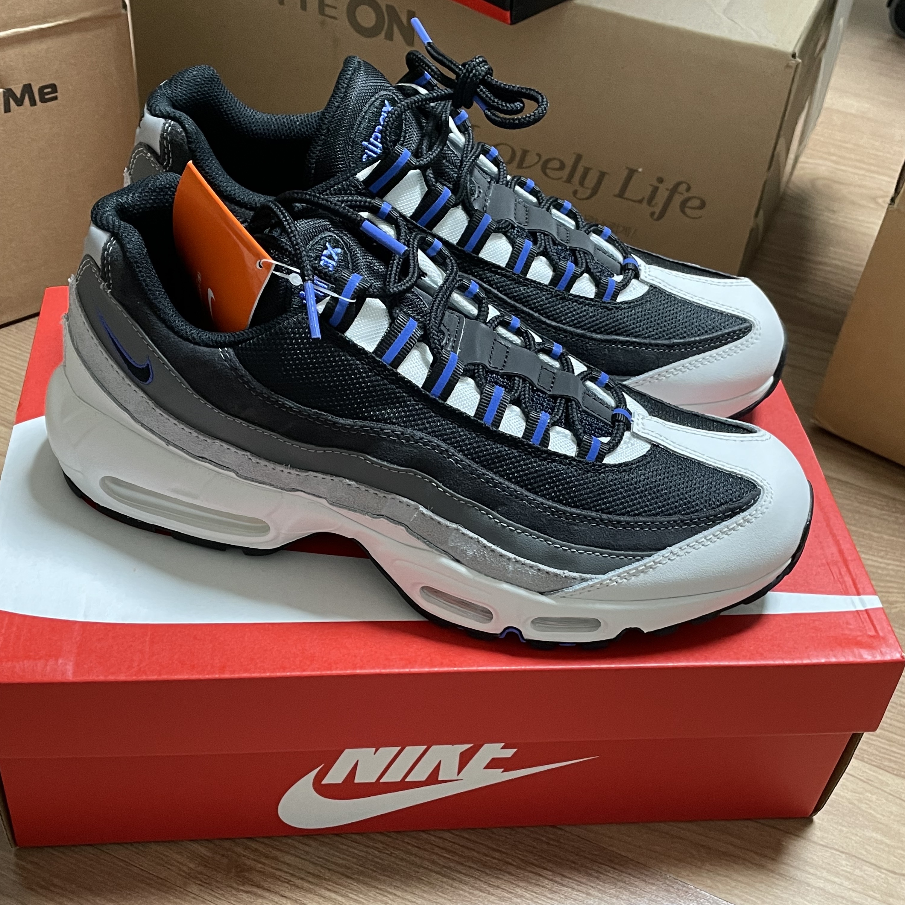 Nike Air Max 95 Summit White Wolf Grey 착용 스타일 - 1
