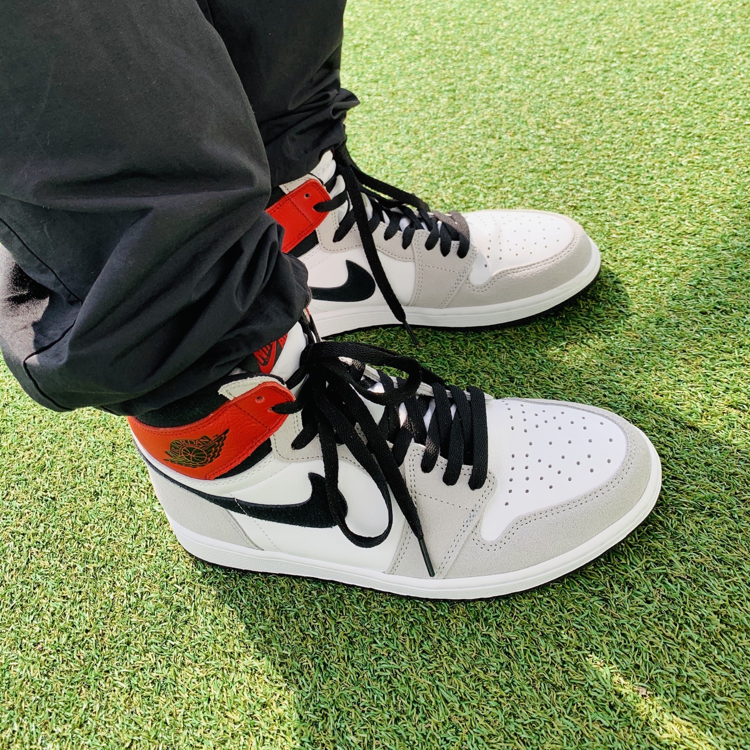 Jordan 1 Retro High OG Light Smoke Grey 착용 스타일 - 1