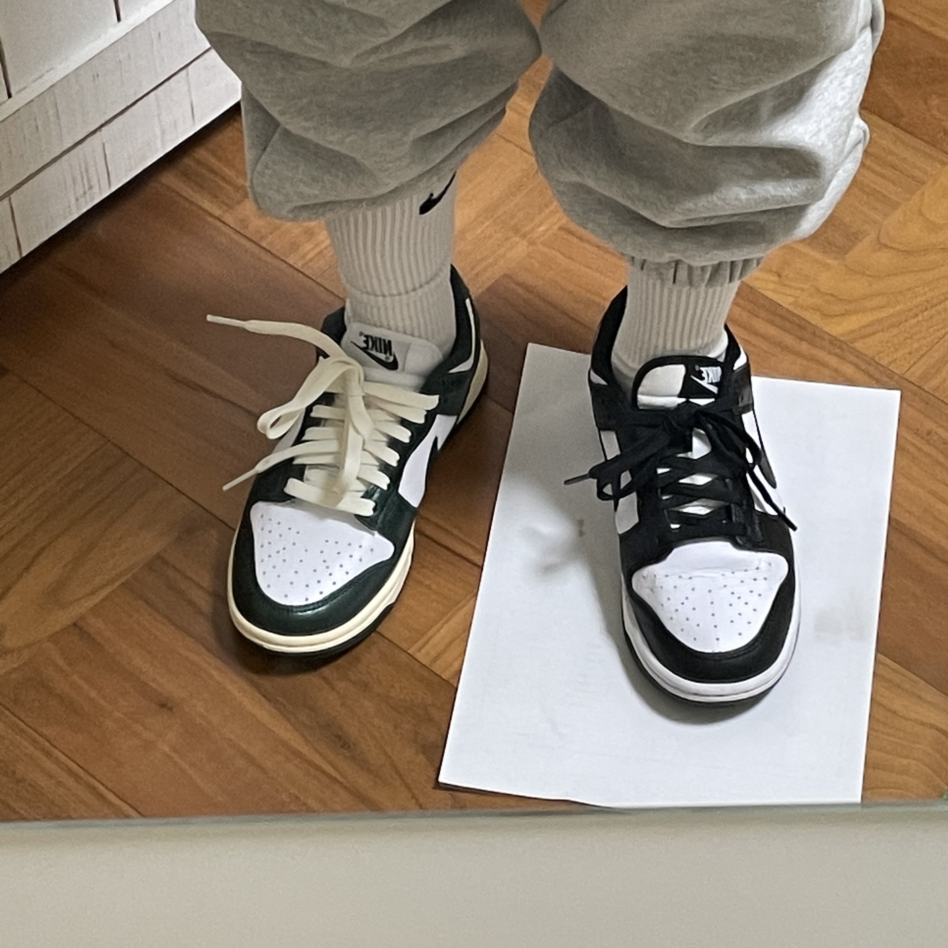 (W) Nike Dunk Low Vintage Green, (W) Nike Dunk Low Black 착용 스타일 - 3