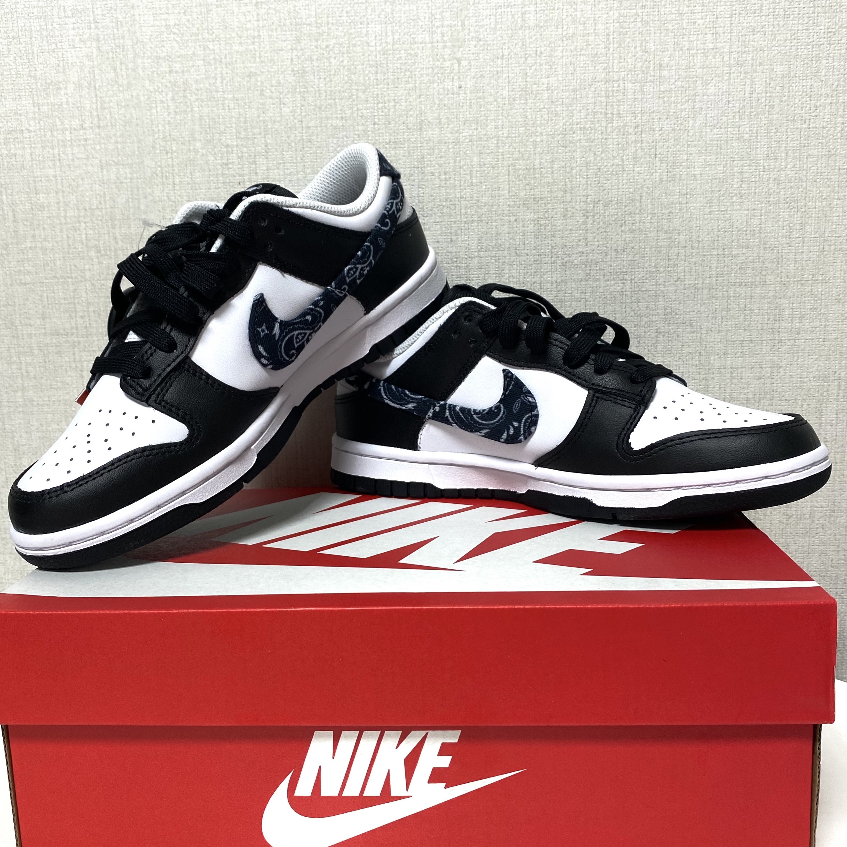 (W) Nike Dunk Low Essential Black Paisley 착용 스타일