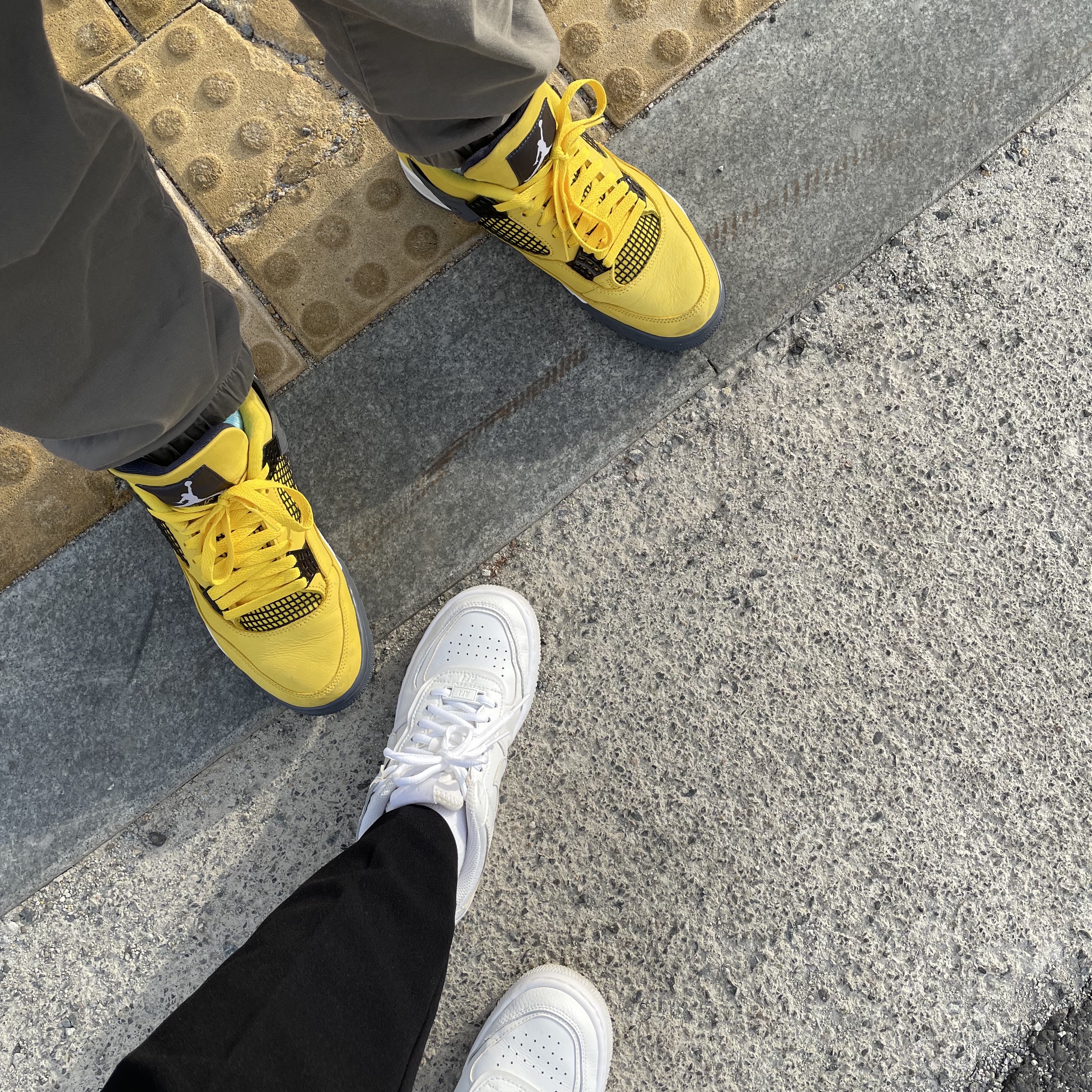 Jordan 4 Retro Tour Yellow, (W) Nike Air Force 1 Shadow Triple White 착용 스타일