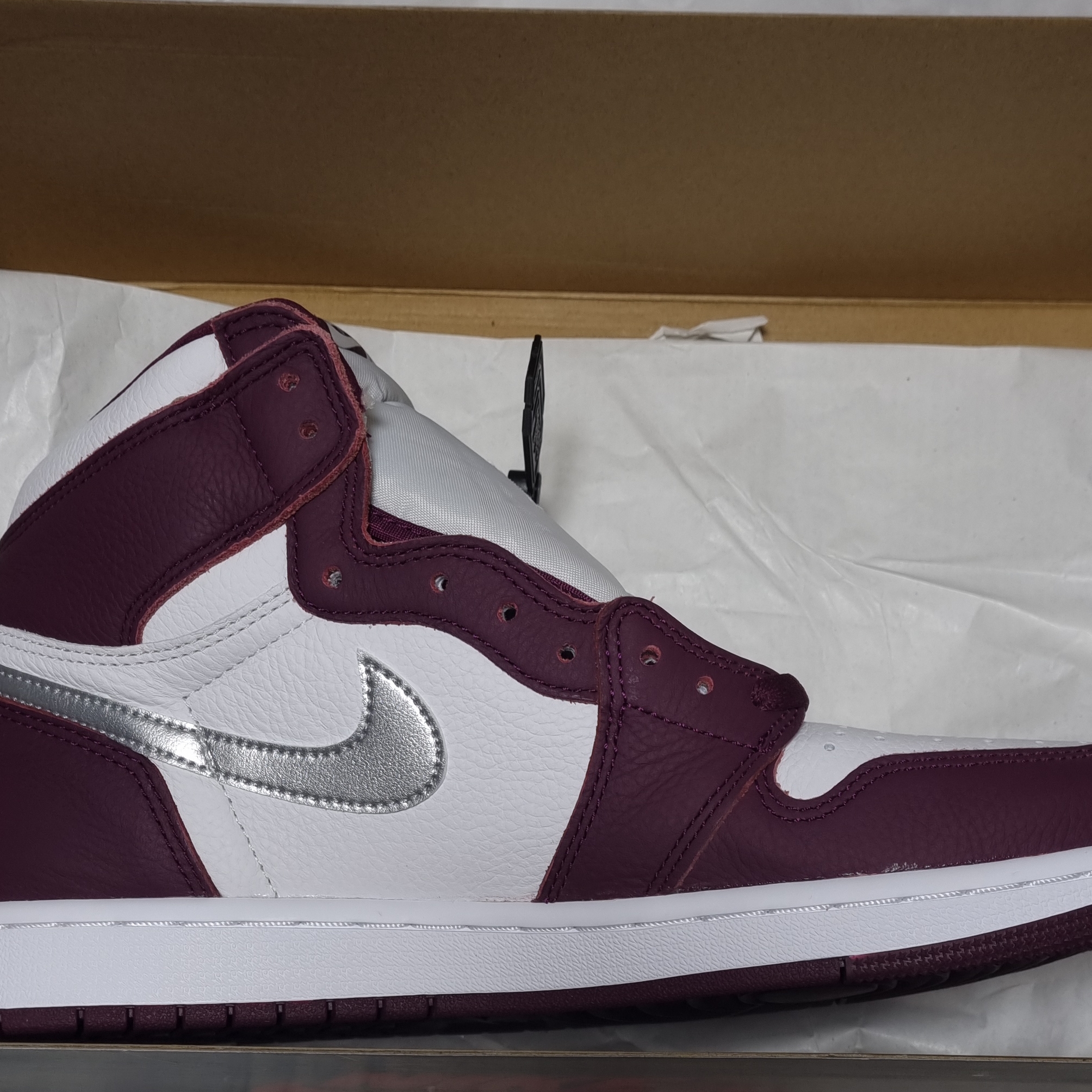 Jordan 1 Retro High OG Bordeaux 착용 스타일 - 1