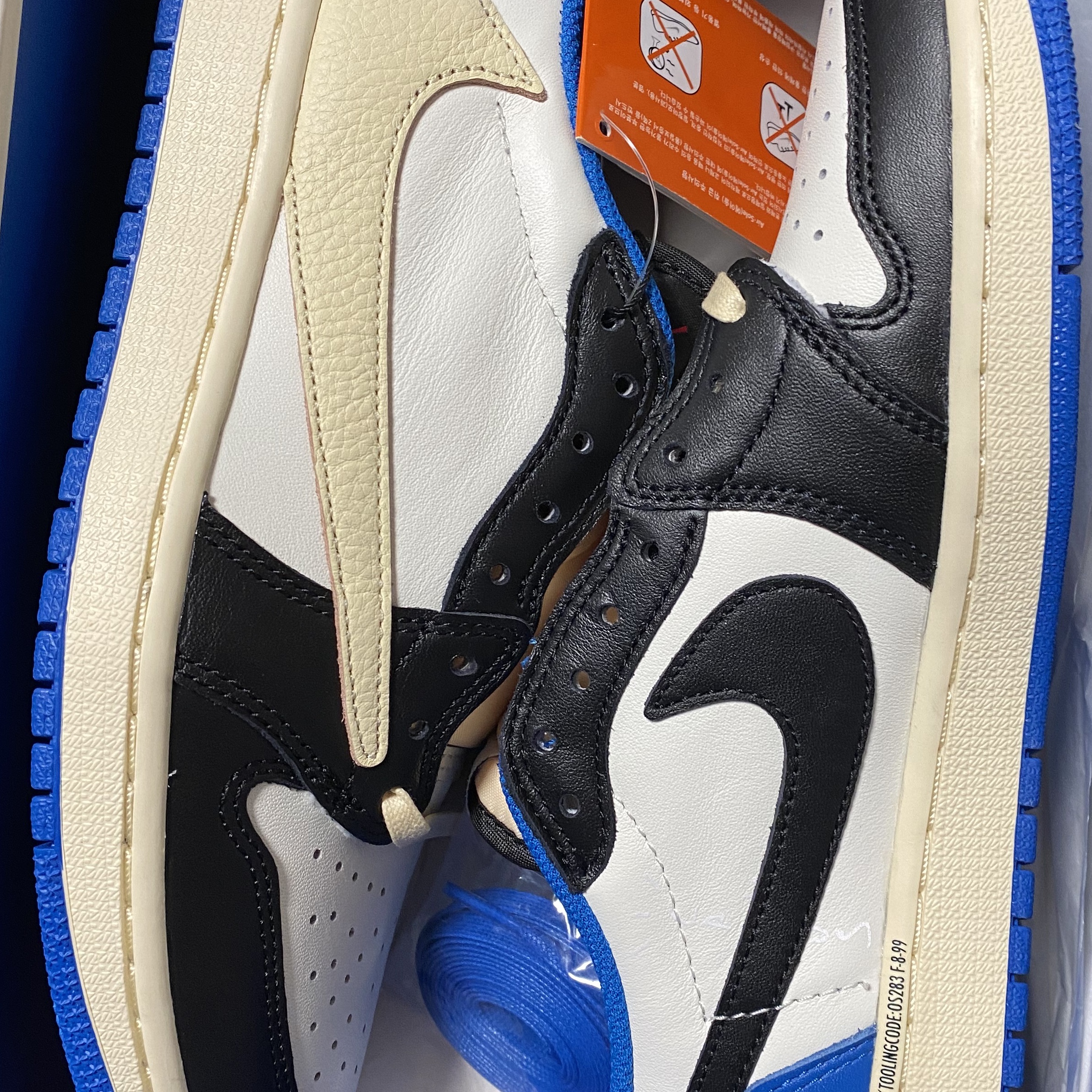 Jordan 1 x Travis Scott x Fragment Retro Low OG SP Military Blue 착용 스타일 - 2