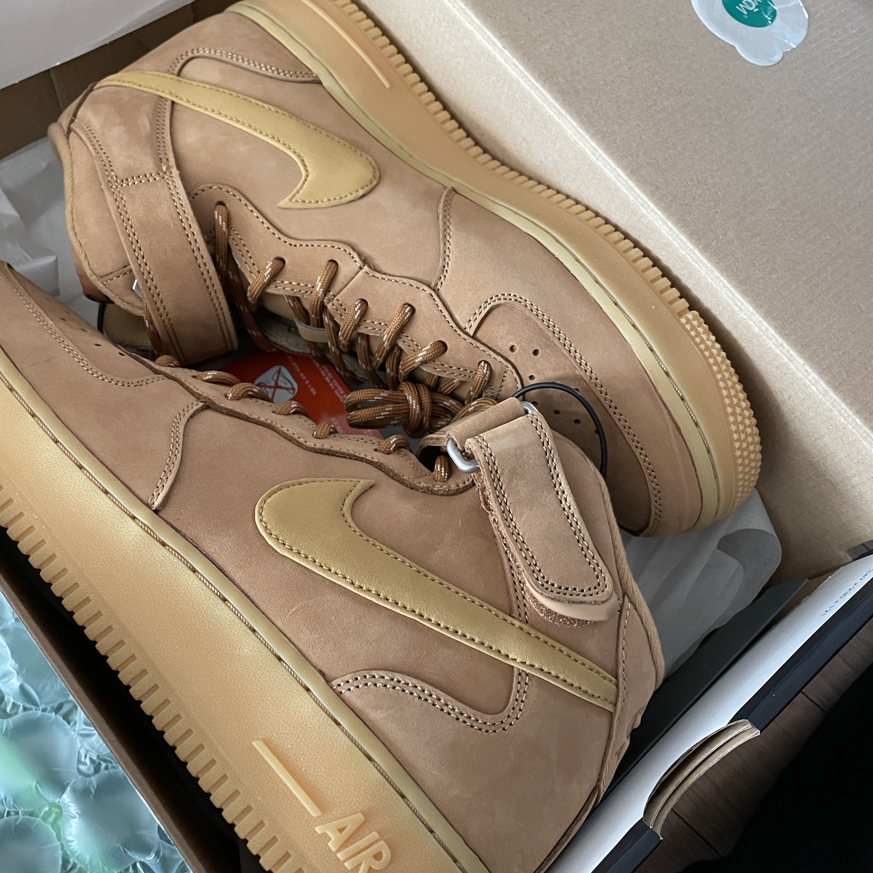 Nike Air Force 1 Mid '07 WB Flax 착용 스타일