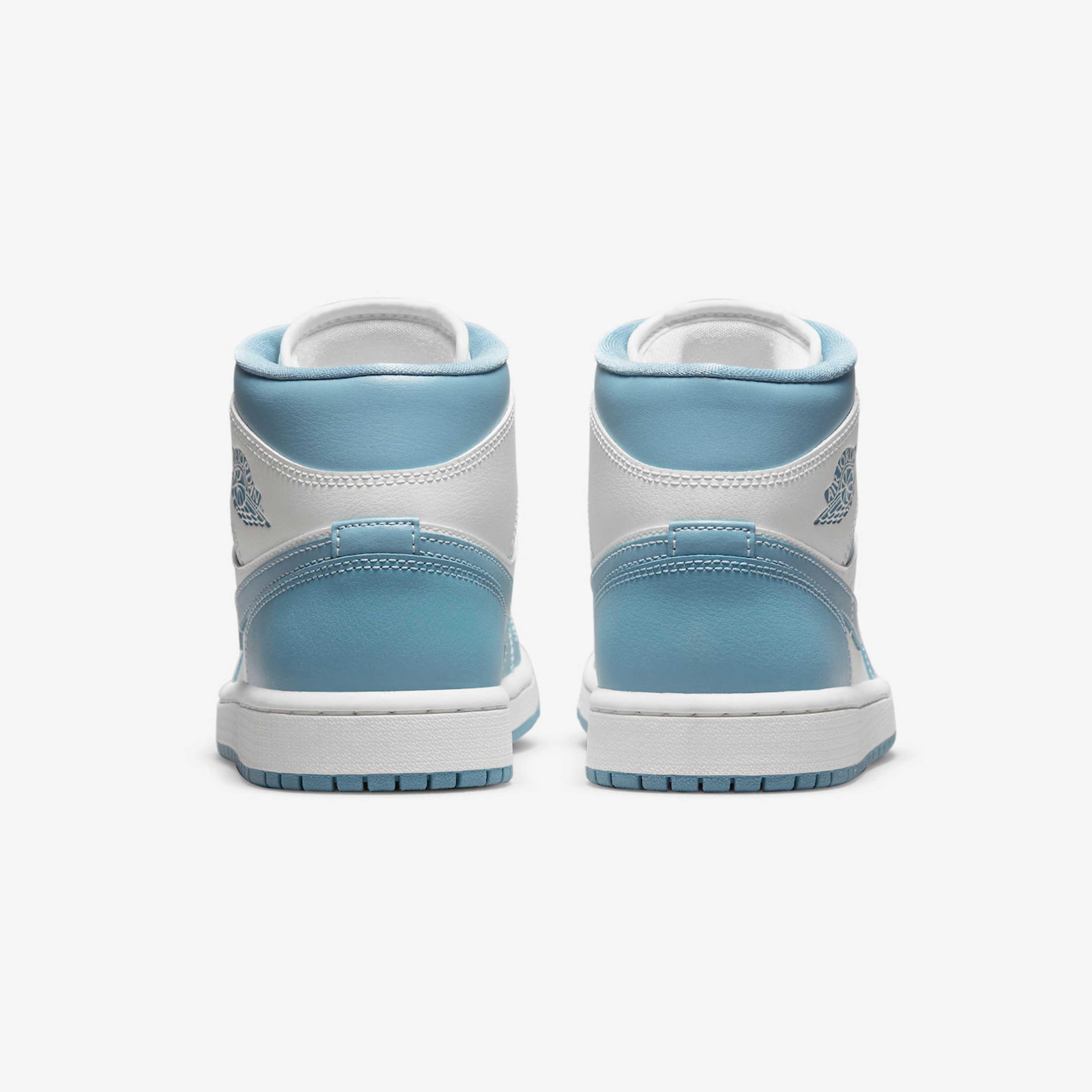 (W) Jordan 1 Mid Sail and Worn Blue 착용 스타일 - 5