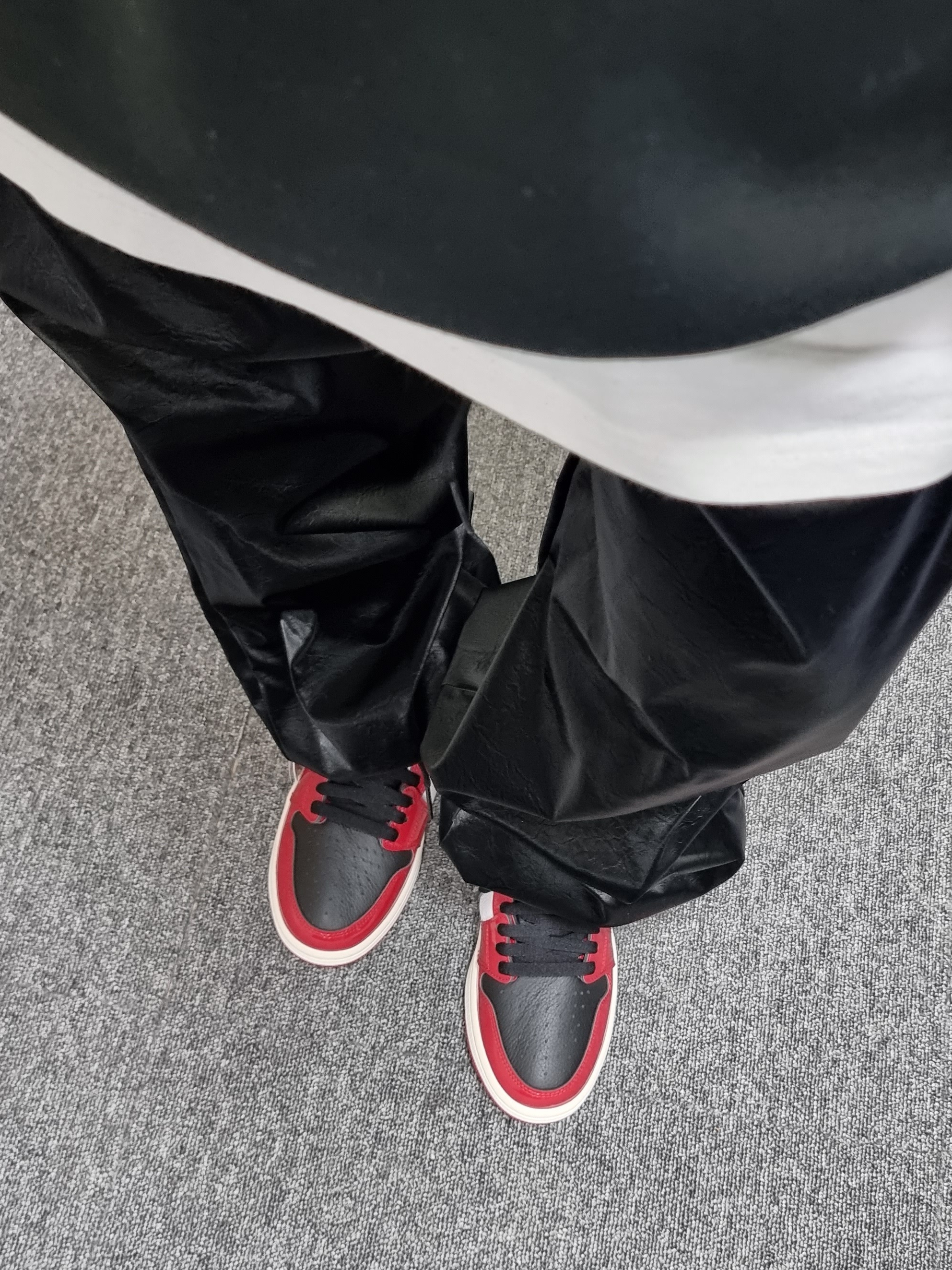 (W) Jordan 1 Zoom Air CMFT Gym Red Black 착용 스타일 - 2