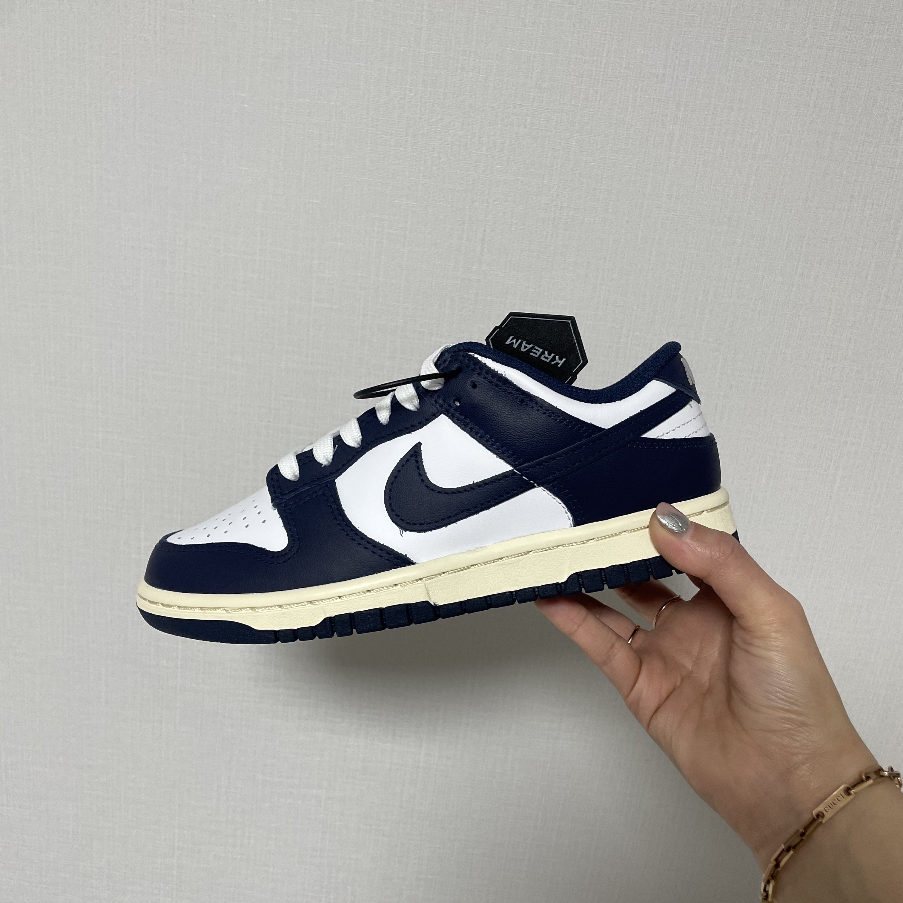 (W) Nike Dunk Low Vintage Midnight Navy 착용 스타일