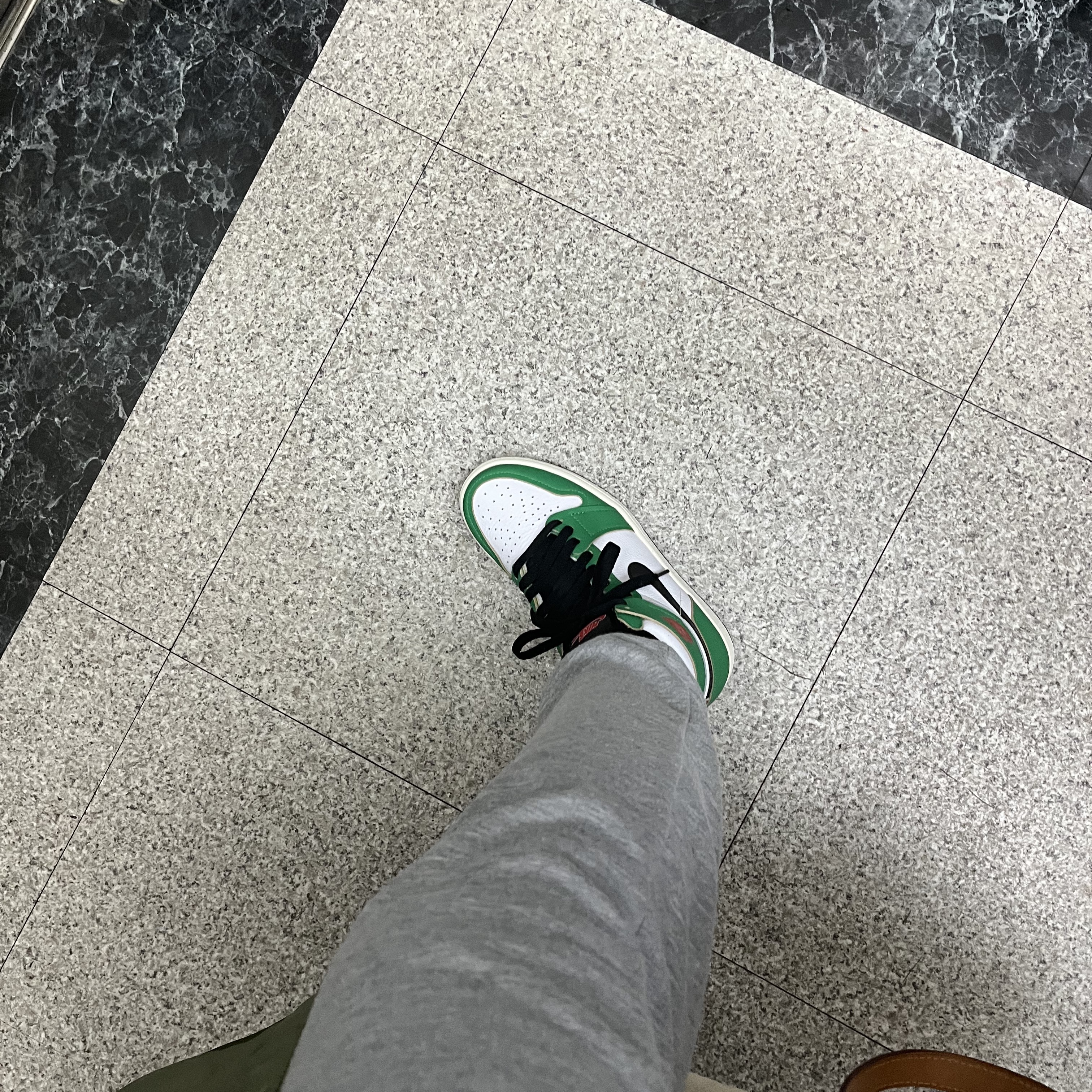 (W) Jordan 1 Retro High OG Lucky Green 착용 스타일 - 1