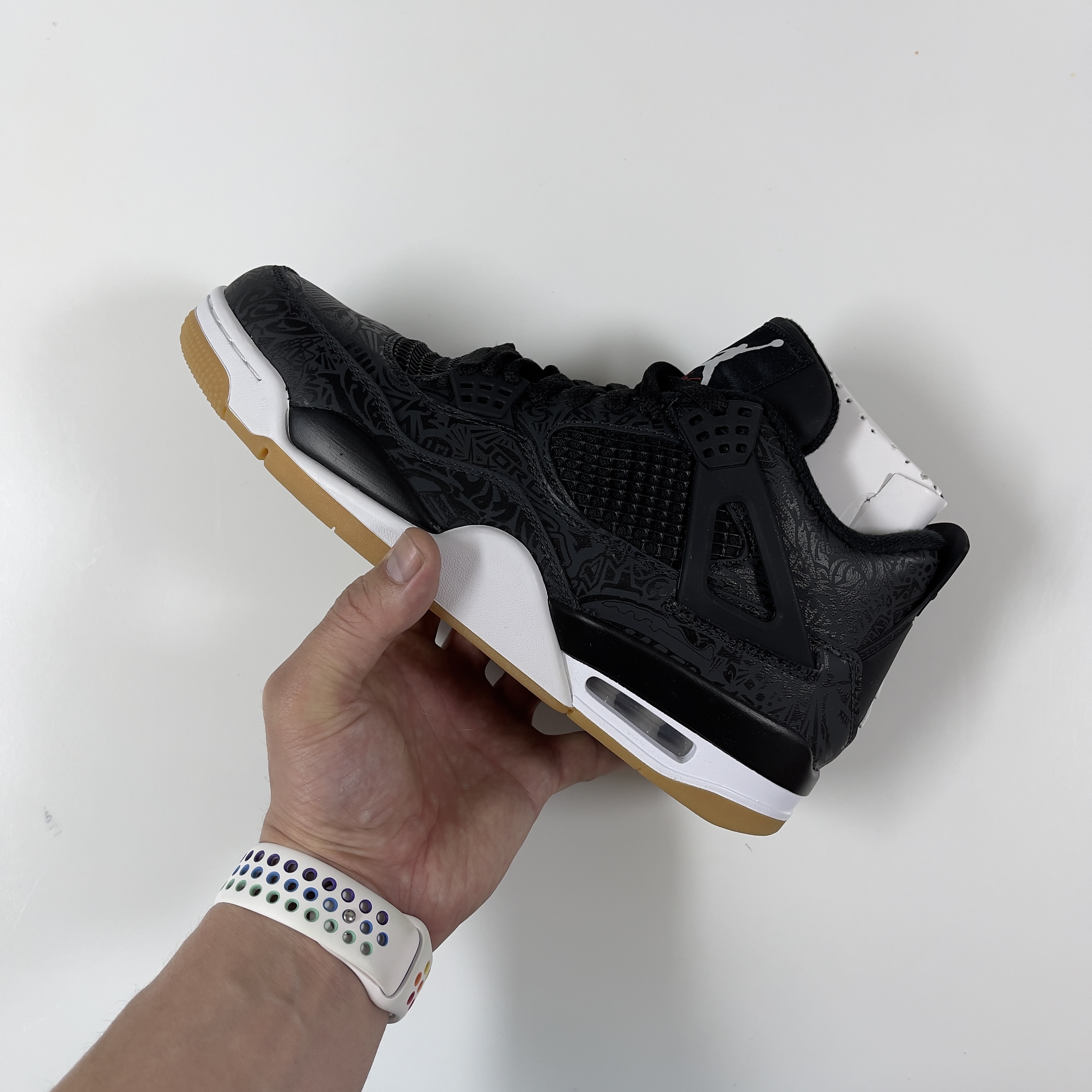 Jordan 4 Retro Laser Black Gum 착용 스타일 - 1