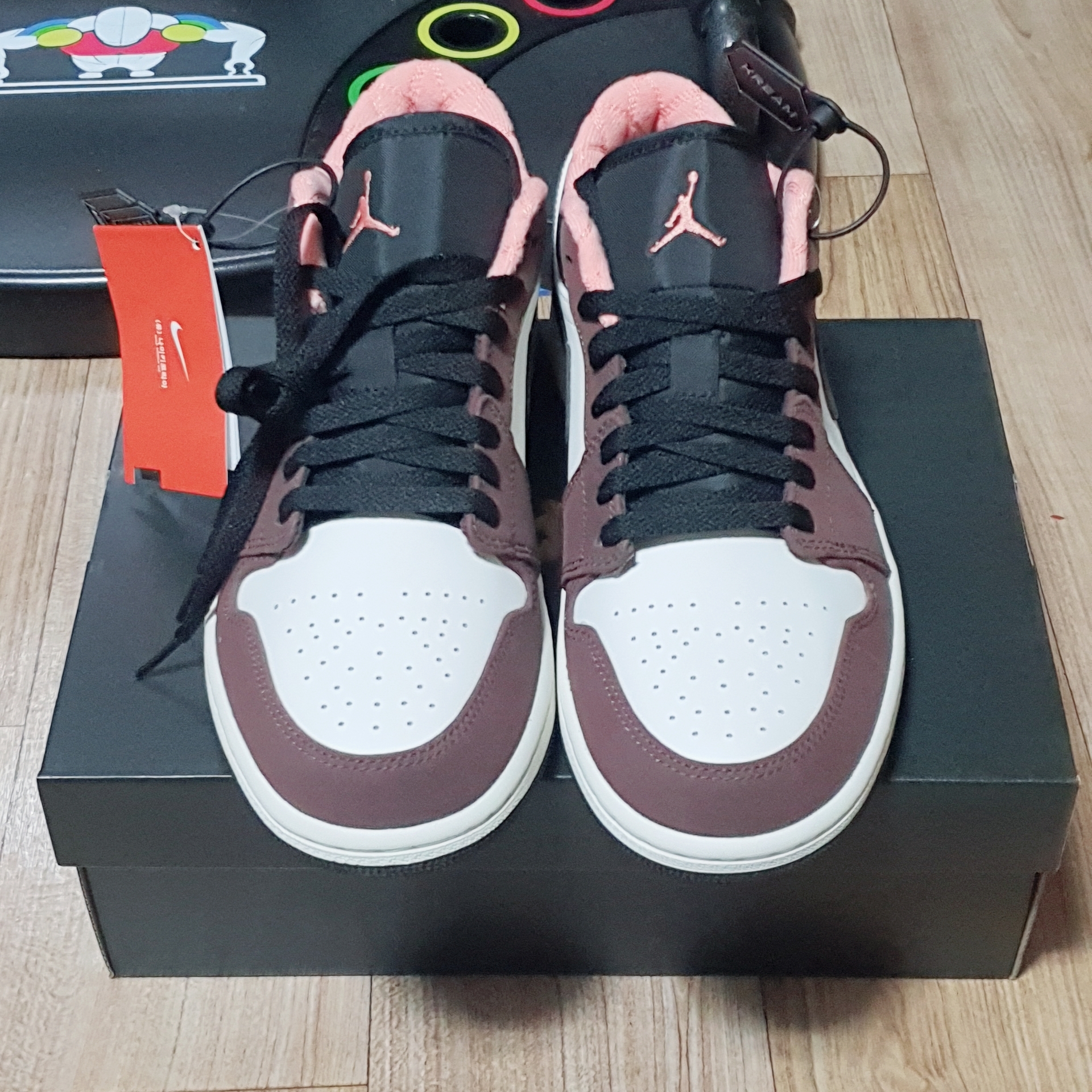 Jordan 1 Low SE Chocolate Bliss 착용 스타일 - 2