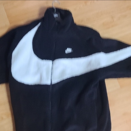 Nike Big Swoosh Full Zip Jacket Black Sail 착용 스타일