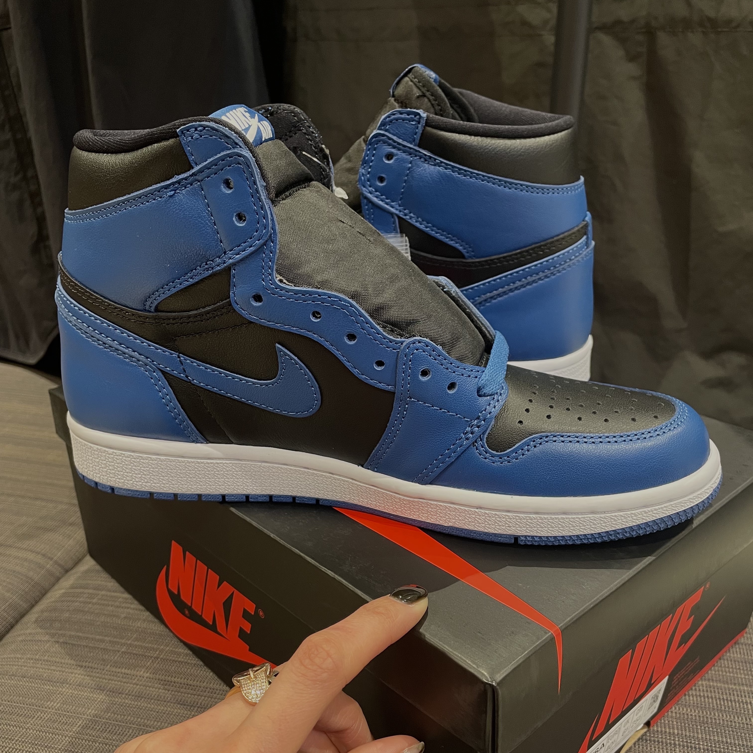 Jordan 1 Retro High OG Dark Marina Blue 착용 스타일 - 1