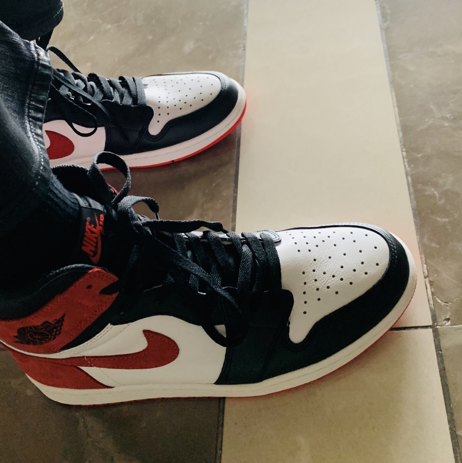 Jordan 1 Retro High OG Track Red 착용 스타일 - 1