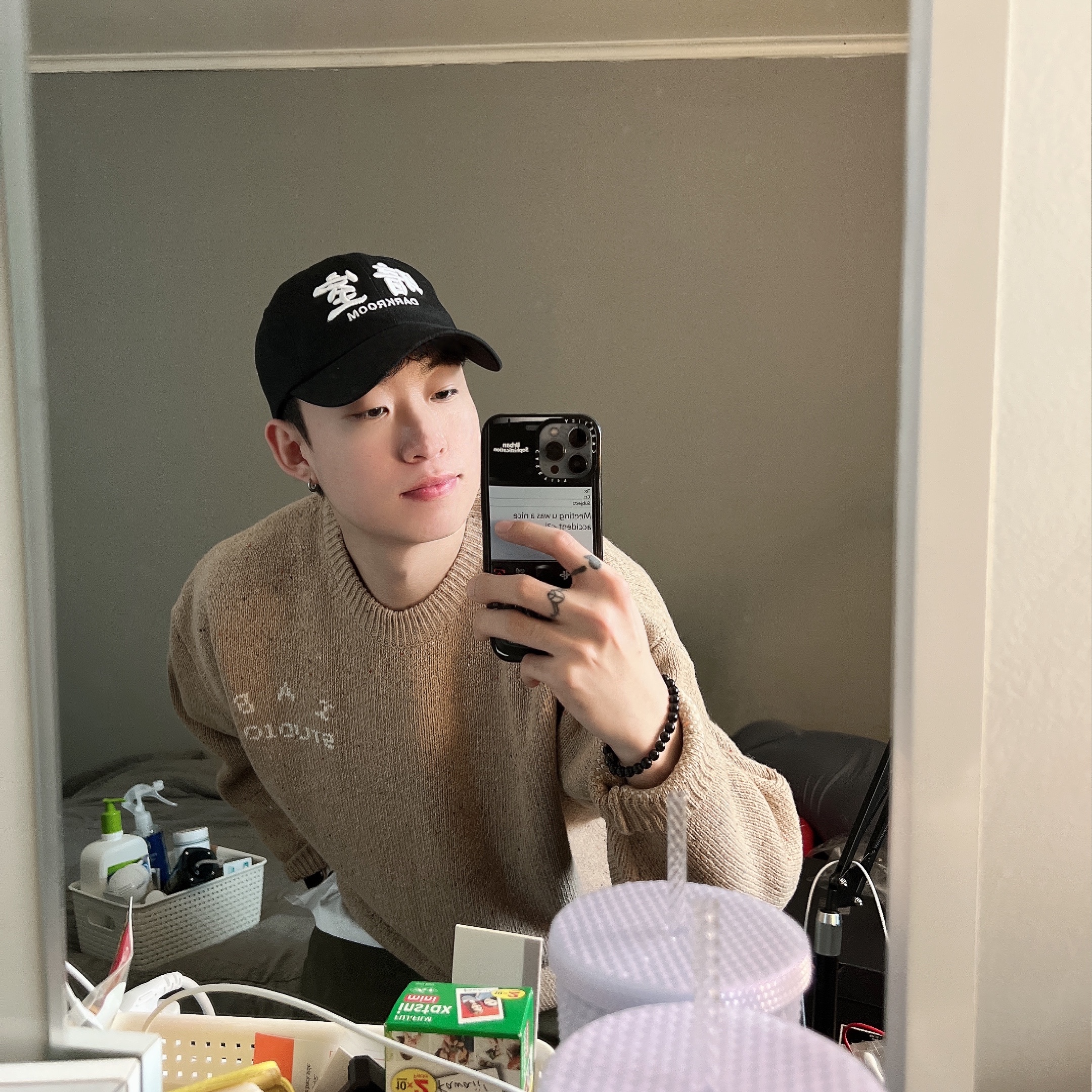 IAB Studio x Saddler Haus Knit Plain, Darkr8m Studio White Logo Cap 착용 스타일 - 5