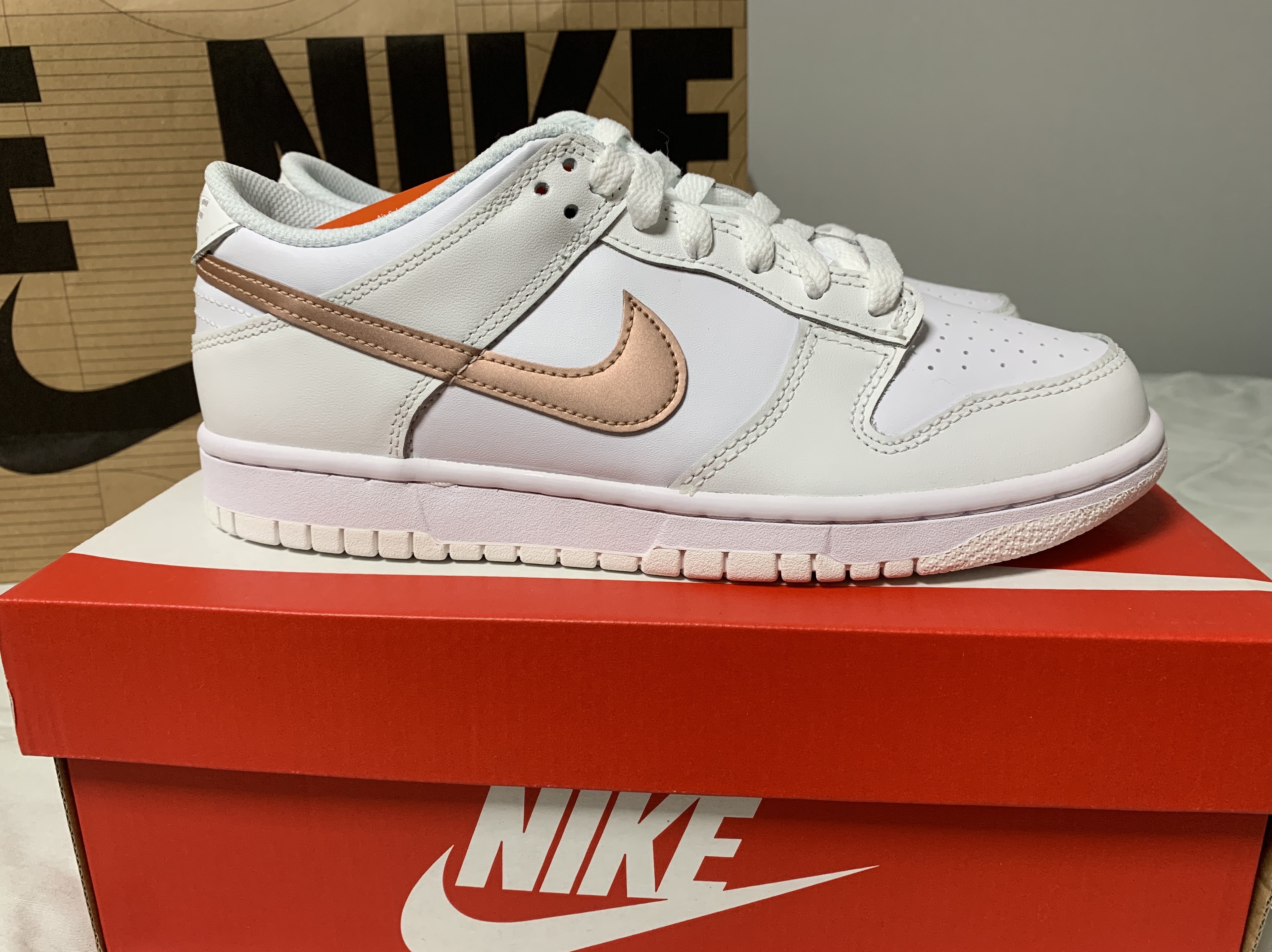 (GS) Nike Dunk Low White Rose Pink 착용 스타일 - 2