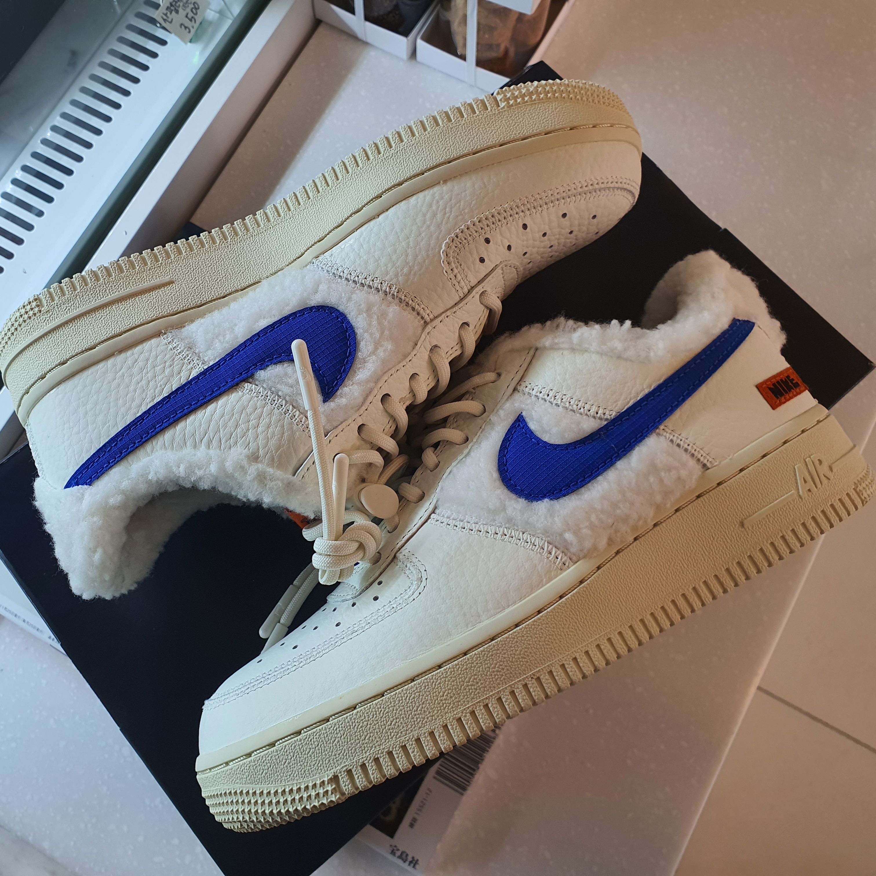 (W) Nike Air Force 1 '07 Sherpa Fleece 착용 스타일
