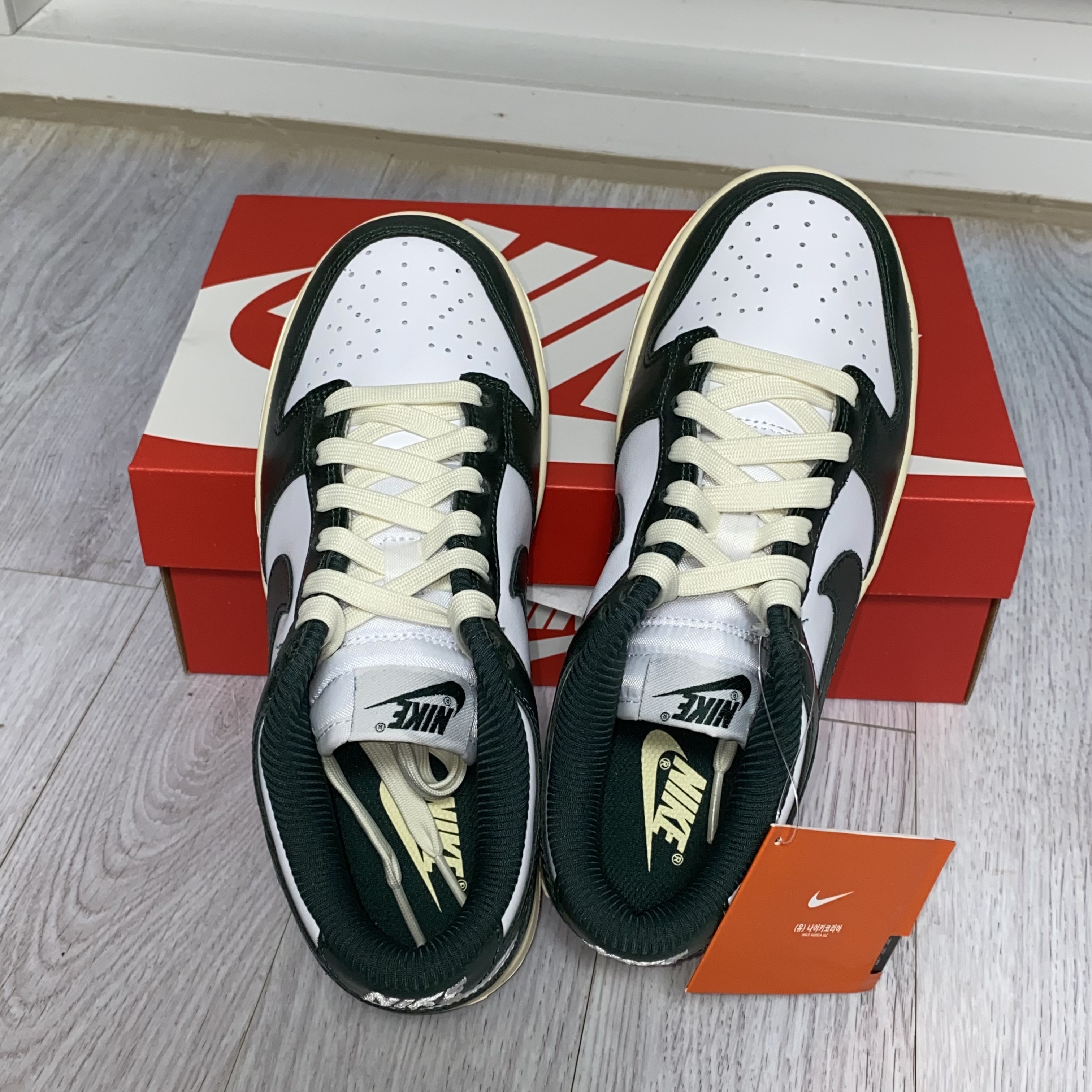 (W) Nike Dunk Low Vintage Green 착용 스타일 - 4