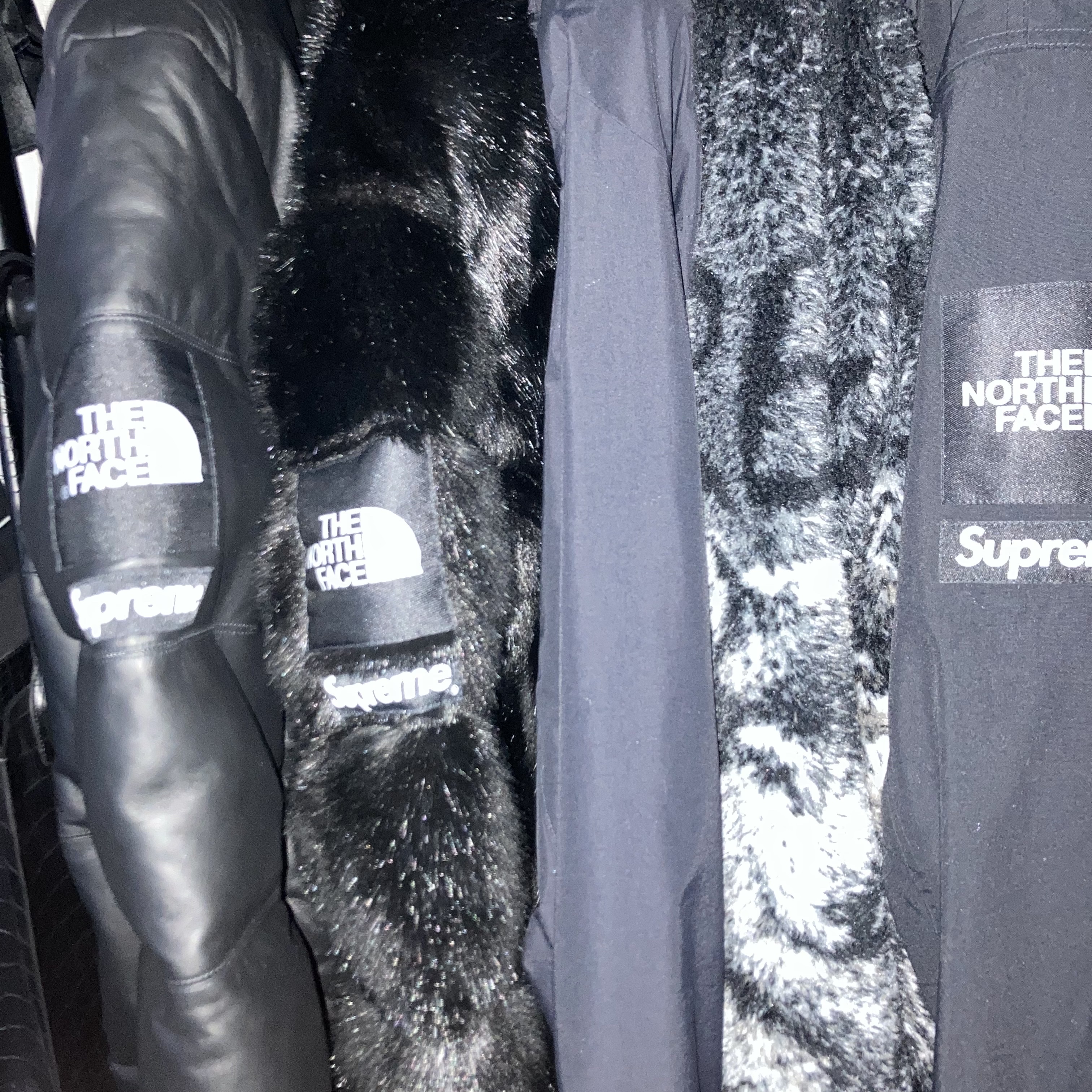 Supreme x The North Face Leather Nuptse Jacket Black - 17FW, Supreme x The North Face Faux Fur Nuptse Jacket Black - 20FW 착용 스타일