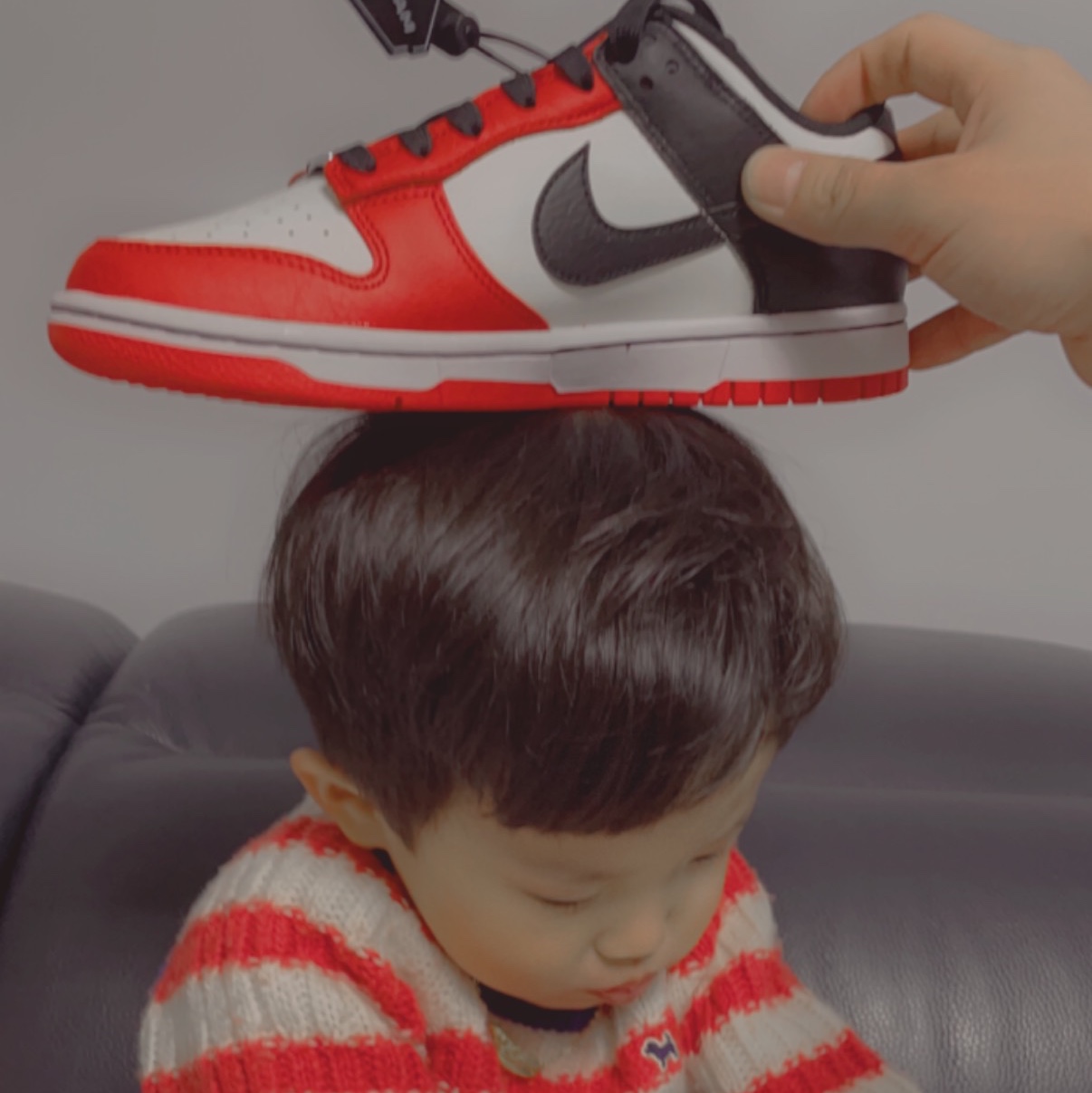 Nike x NBA Dunk Low Retro EMB Black and Chile Red 착용 스타일