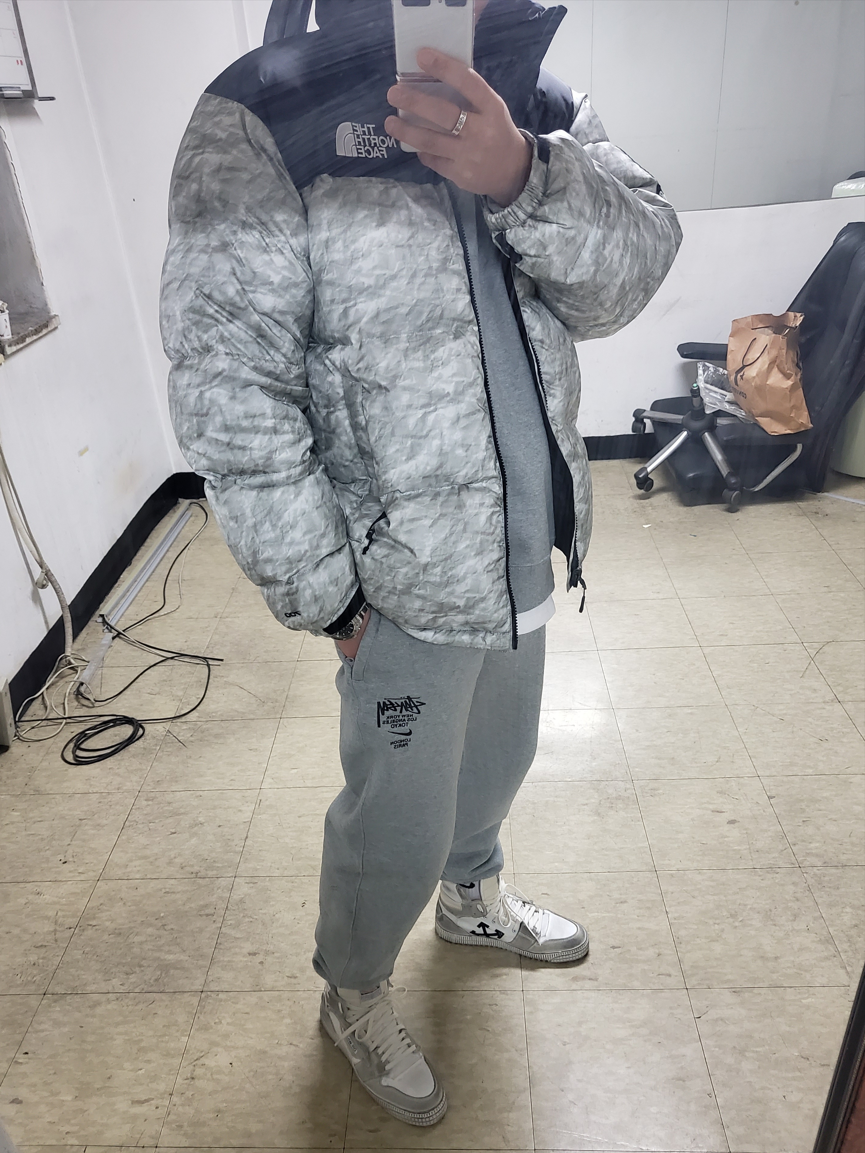 Supreme x The North Face Paper Print Nuptse Jacket - 19FW, Nike x Stussy NRG ZR Fleece Crewneck Heather Grey - US/EU 착용 스타일 - 1