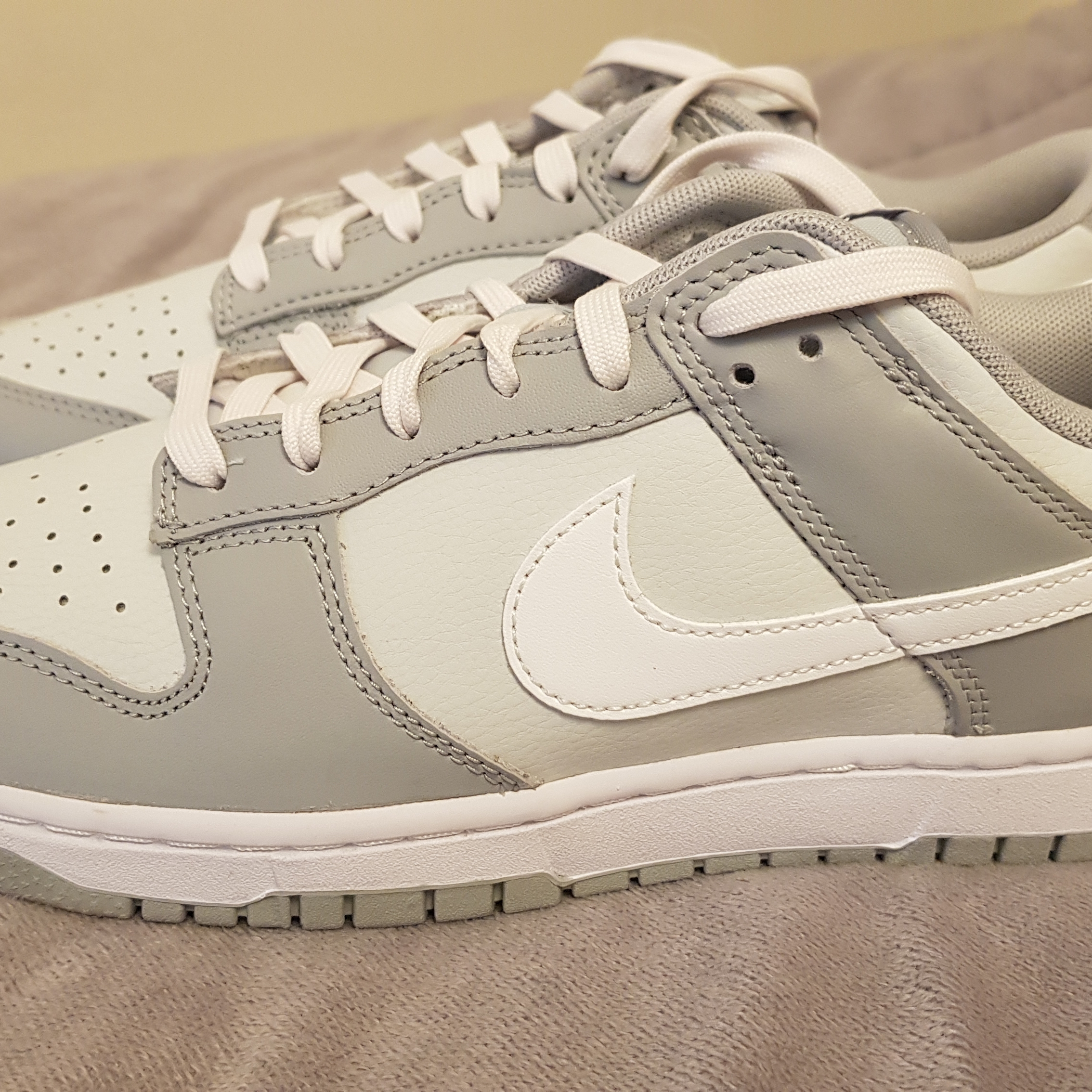 Nike Dunk Low Retro Wolf Grey 착용 스타일 - 2